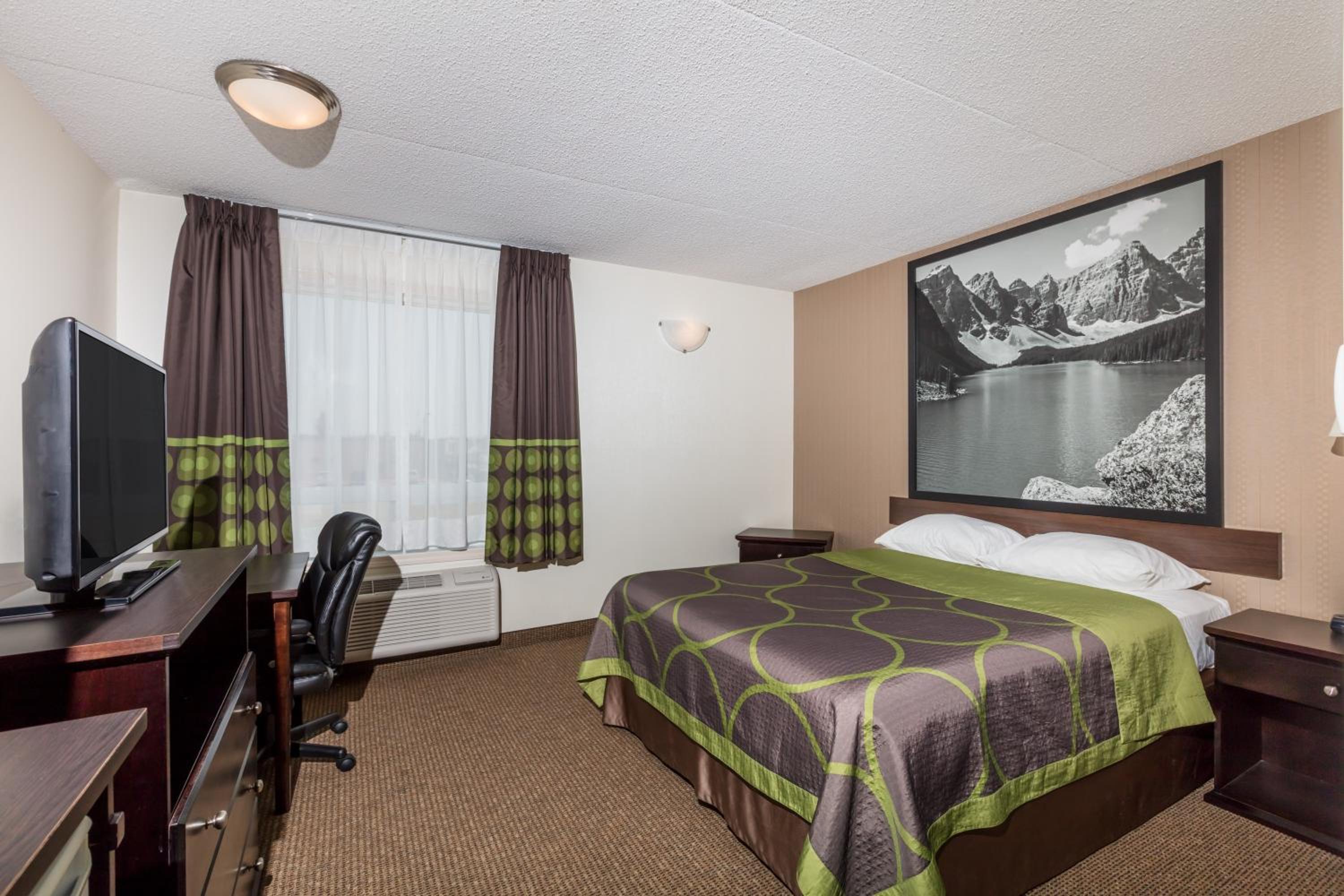 King Room - Non-Smoking - Photo 7