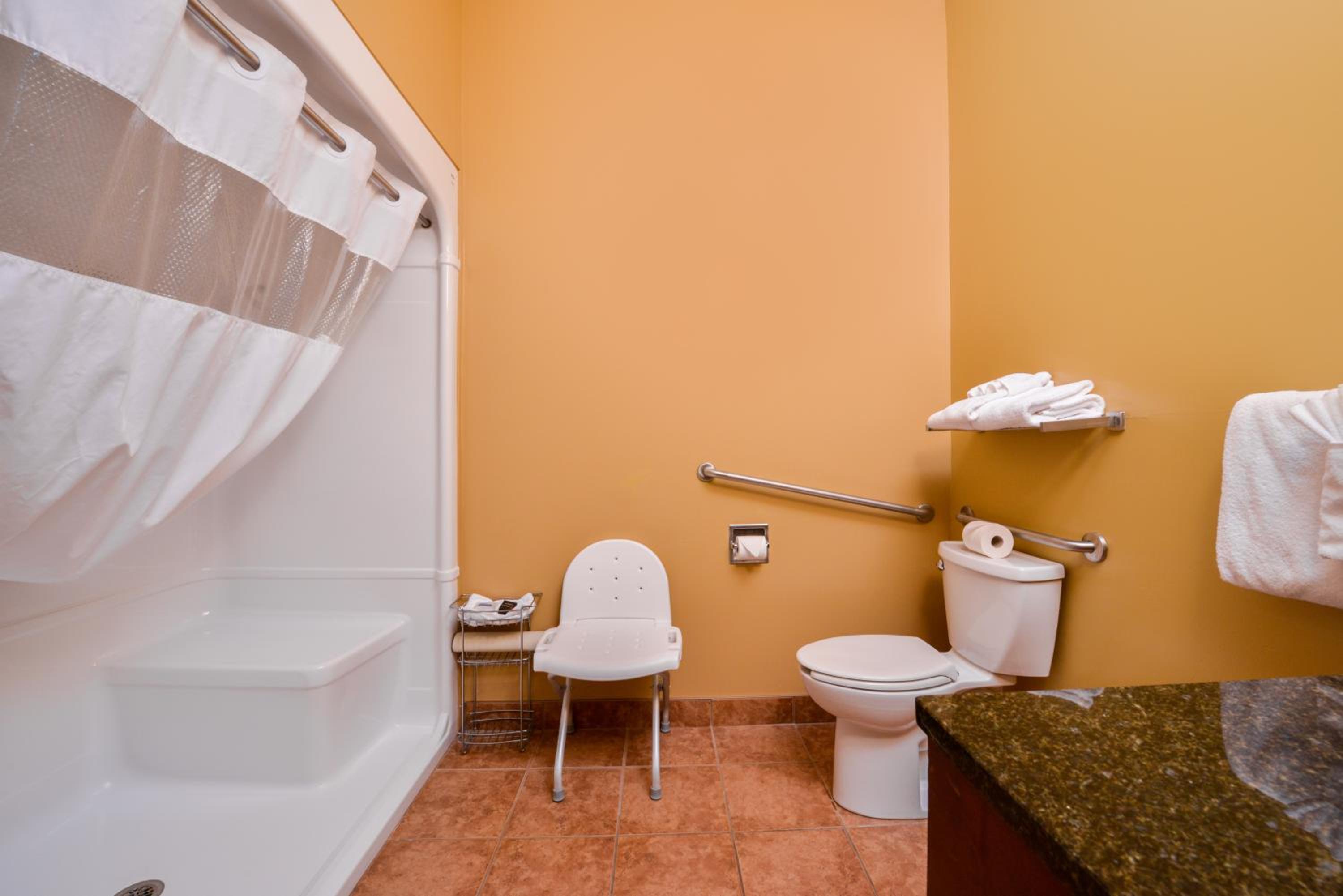 Double Room with Roll-in Shower - Disability Access/Non-Smoking - Photo 5