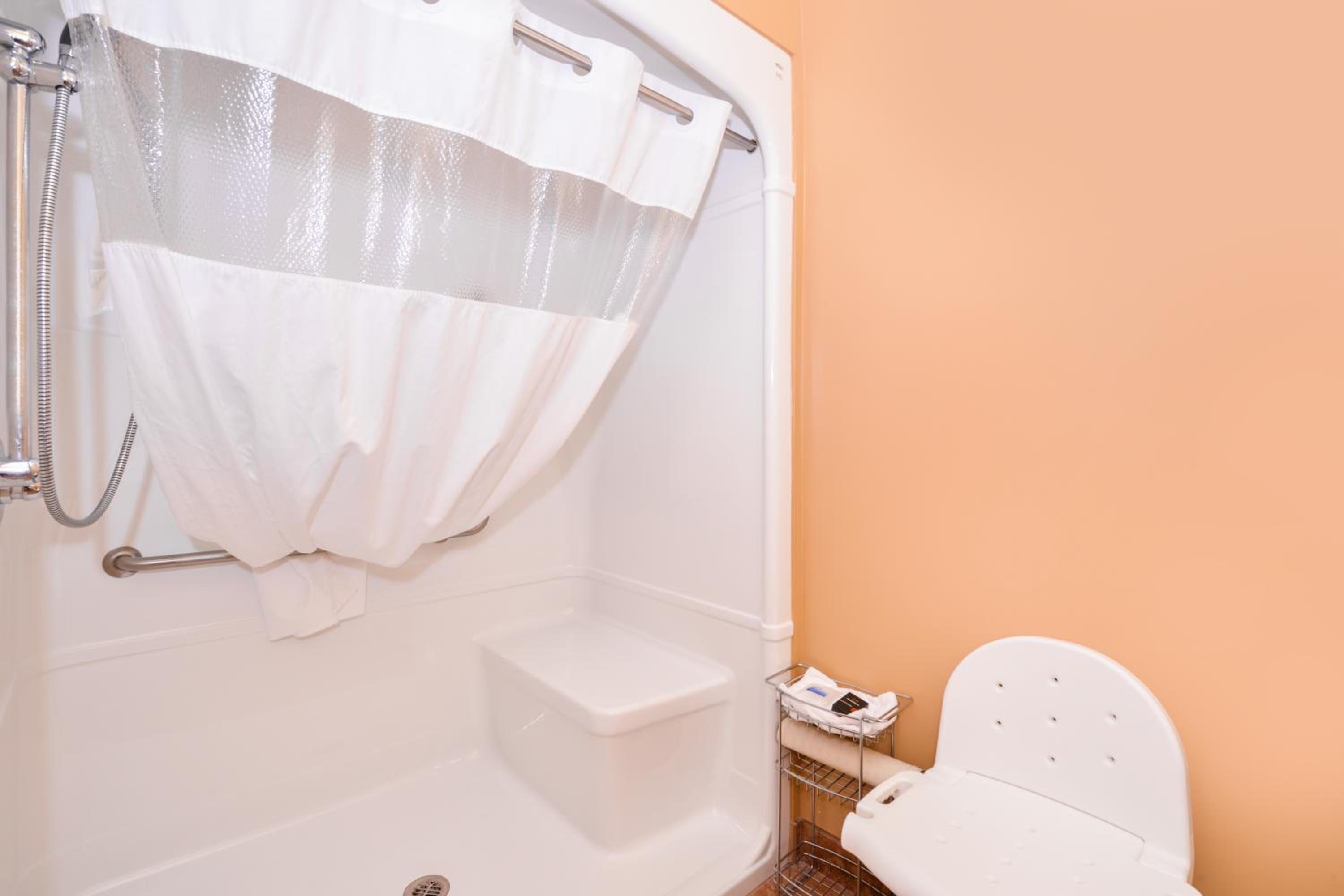 Double Room with Roll-in Shower - Disability Access/Non-Smoking - Photo 6