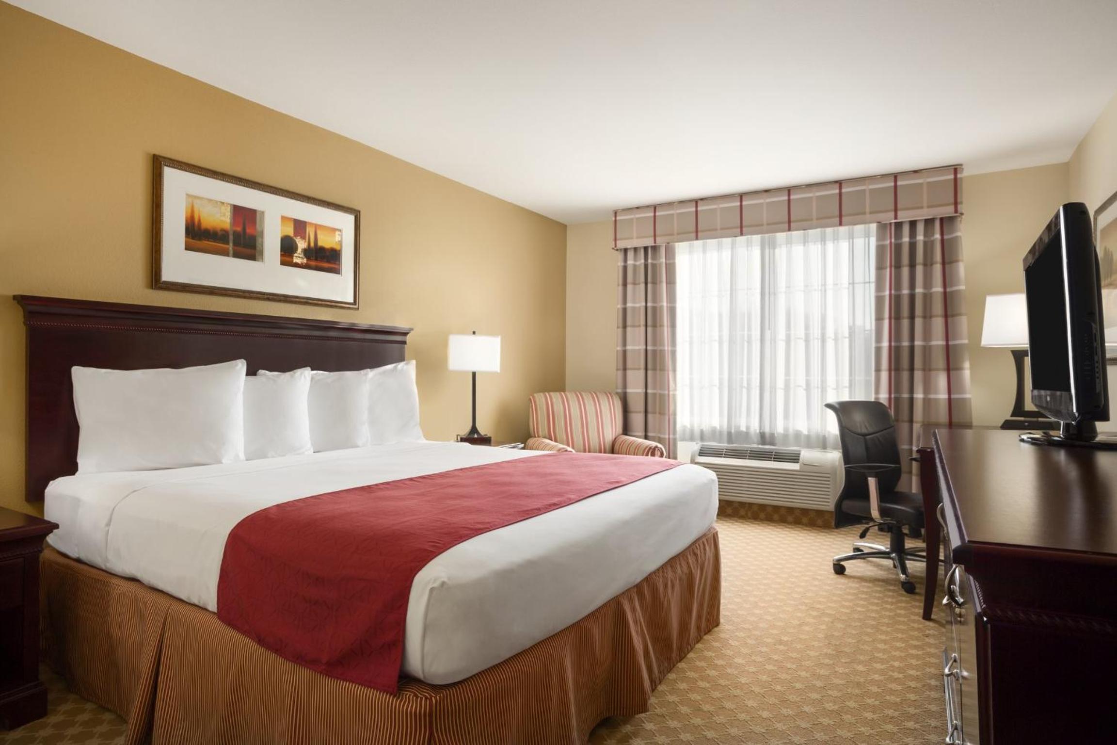 One-Bedroom King Suite - Hearing Accessible - Photo 1