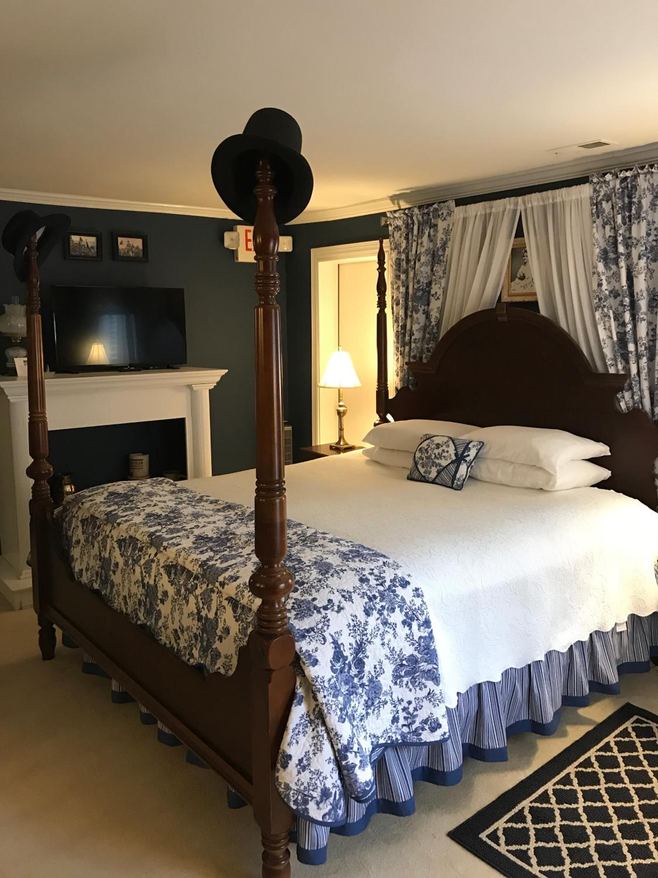 Deluxe King Room photo 2