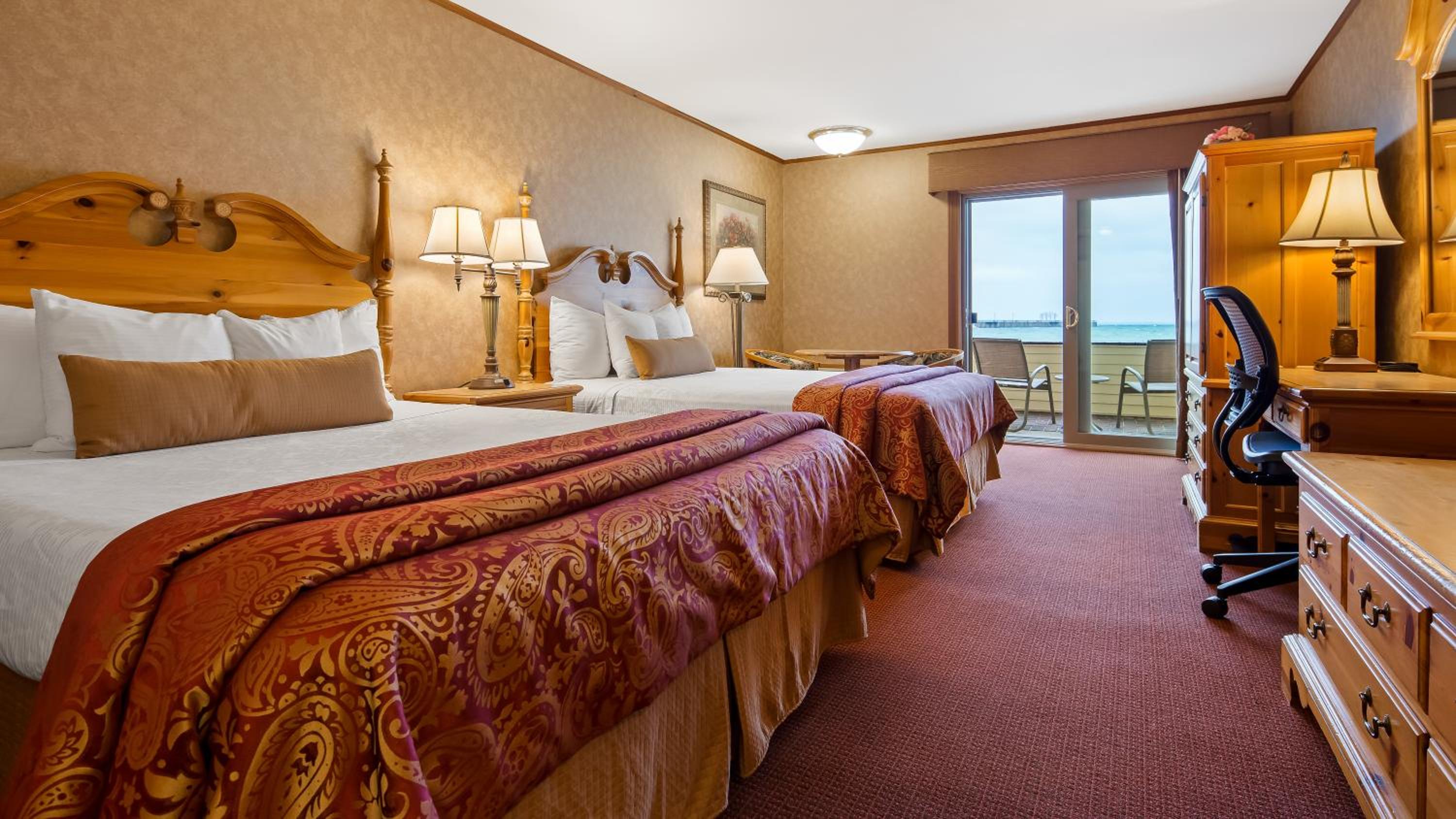 Queen Room with Two Queen Beds - Lake View - Photo 5