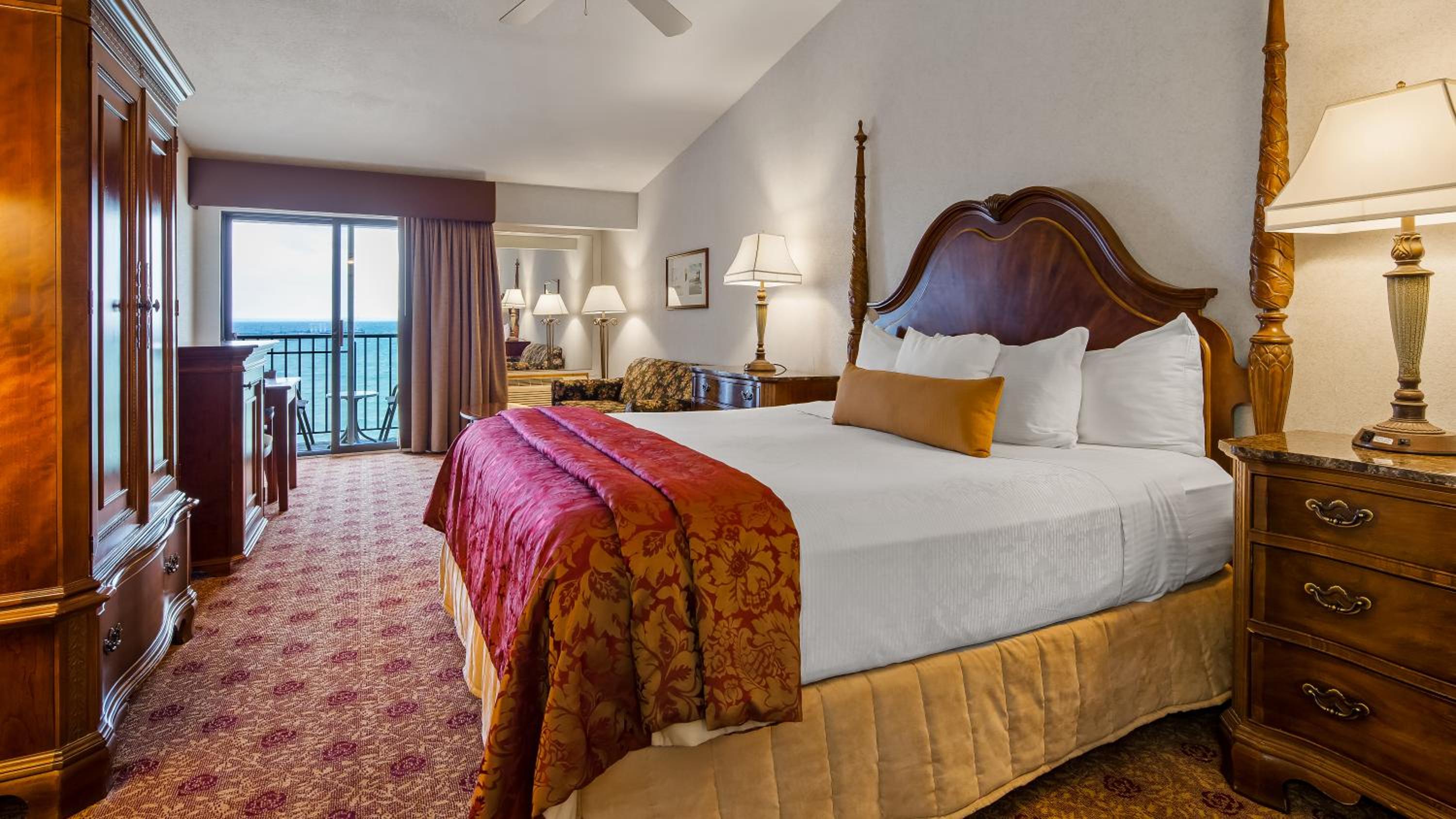 Queen Room with Two Queen Beds and Sofa Bed - Lake View - Photo 13