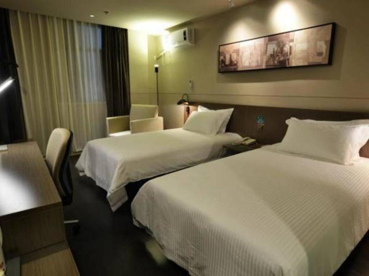 Business Twin Room A
