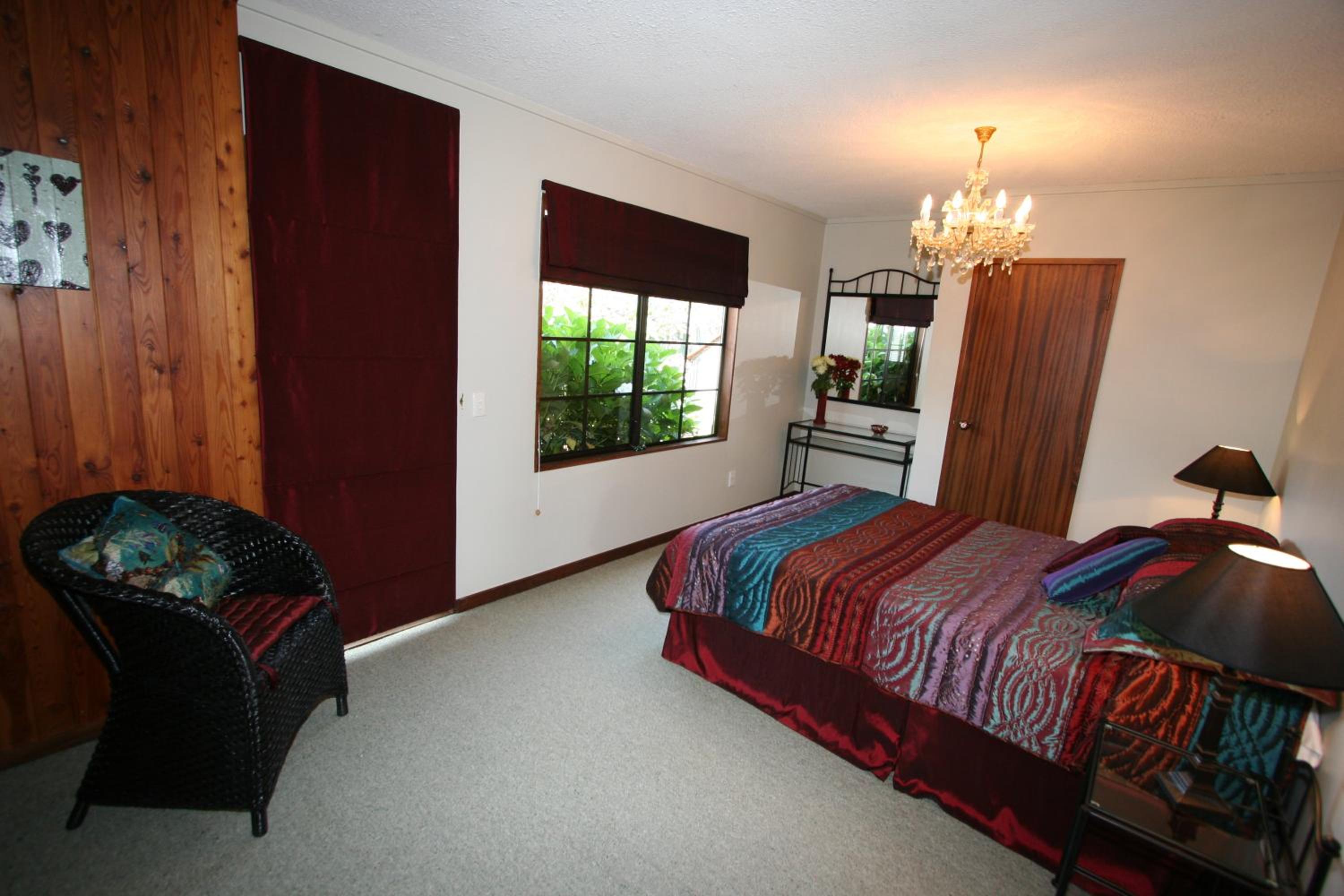 Queen Room photo 3