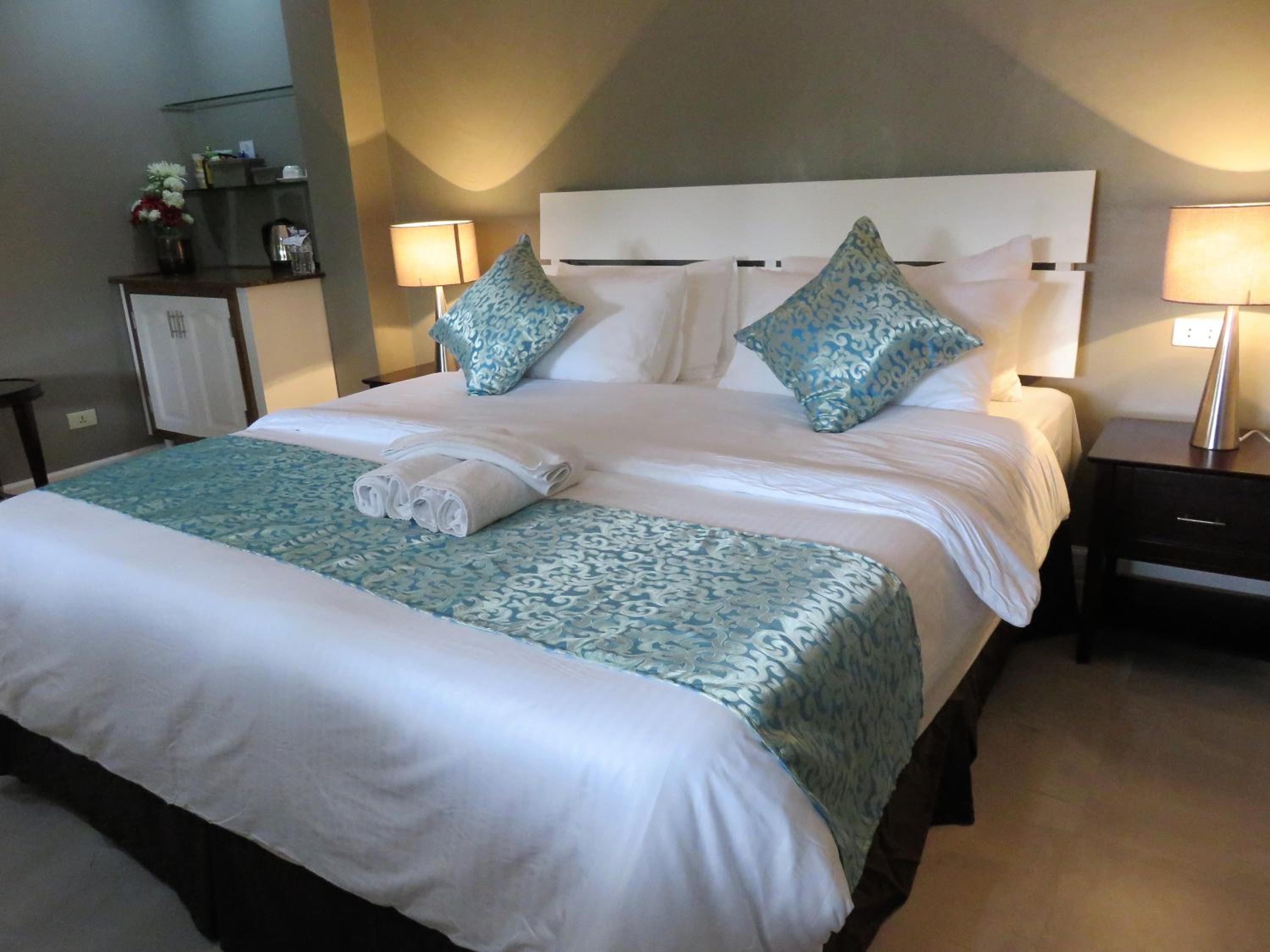 Deluxe Double Room with Balcony photo 3
