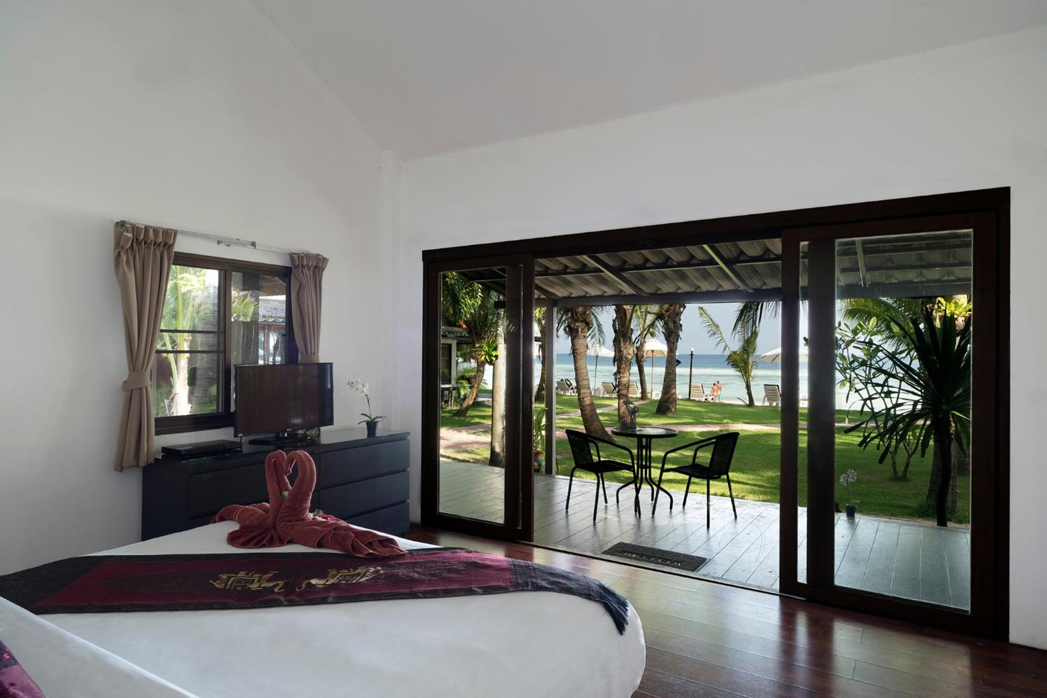 Bungalow Beachfront Garden Wing