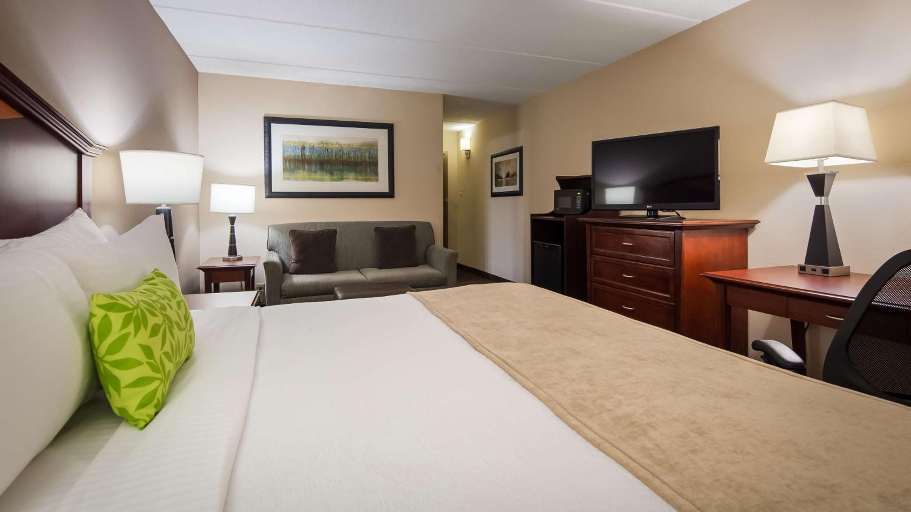 King Room with Sofa Bed - Non-Smoking - Photo 3
