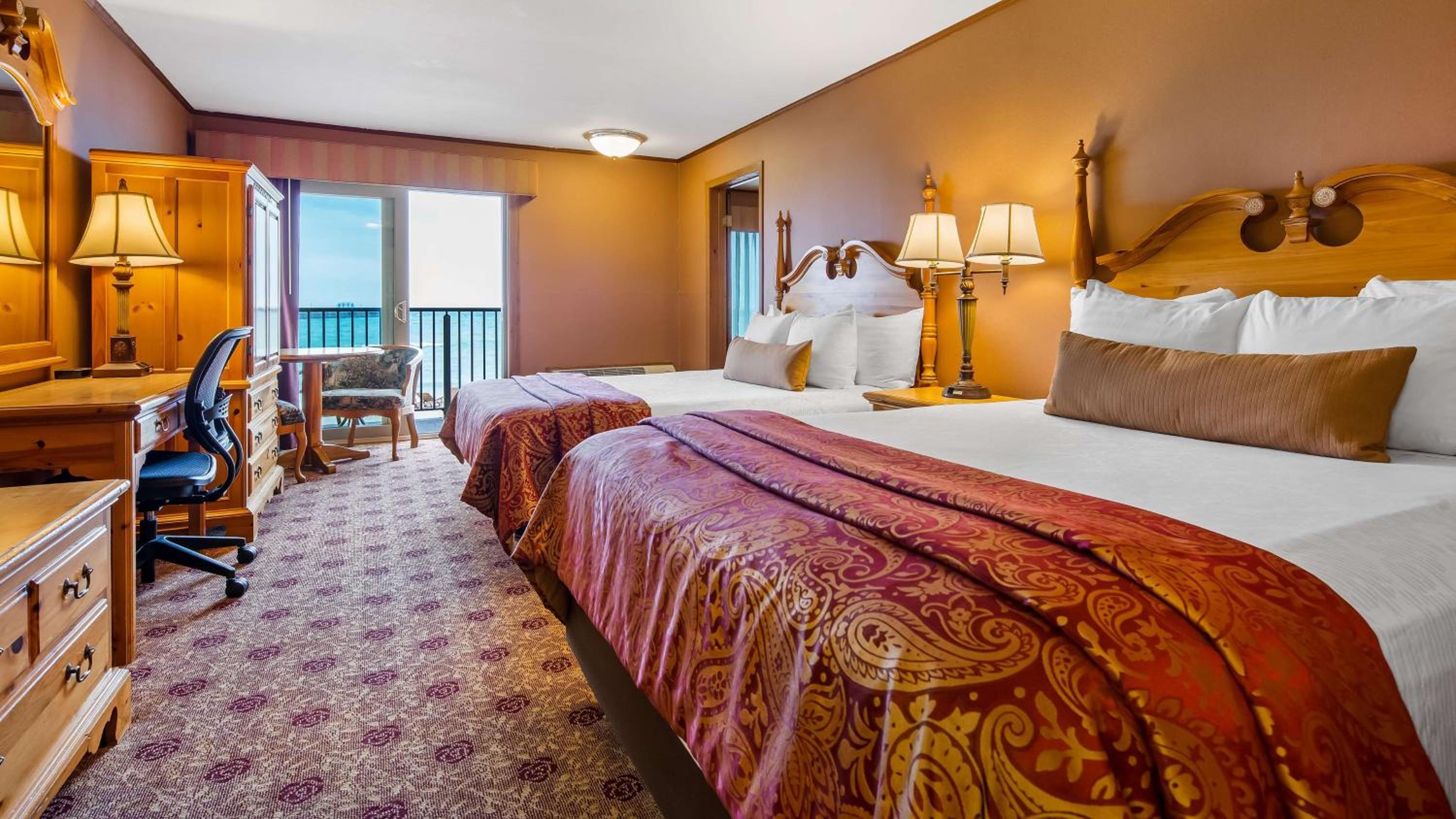 Queen Suite - Lake View - Photo 12