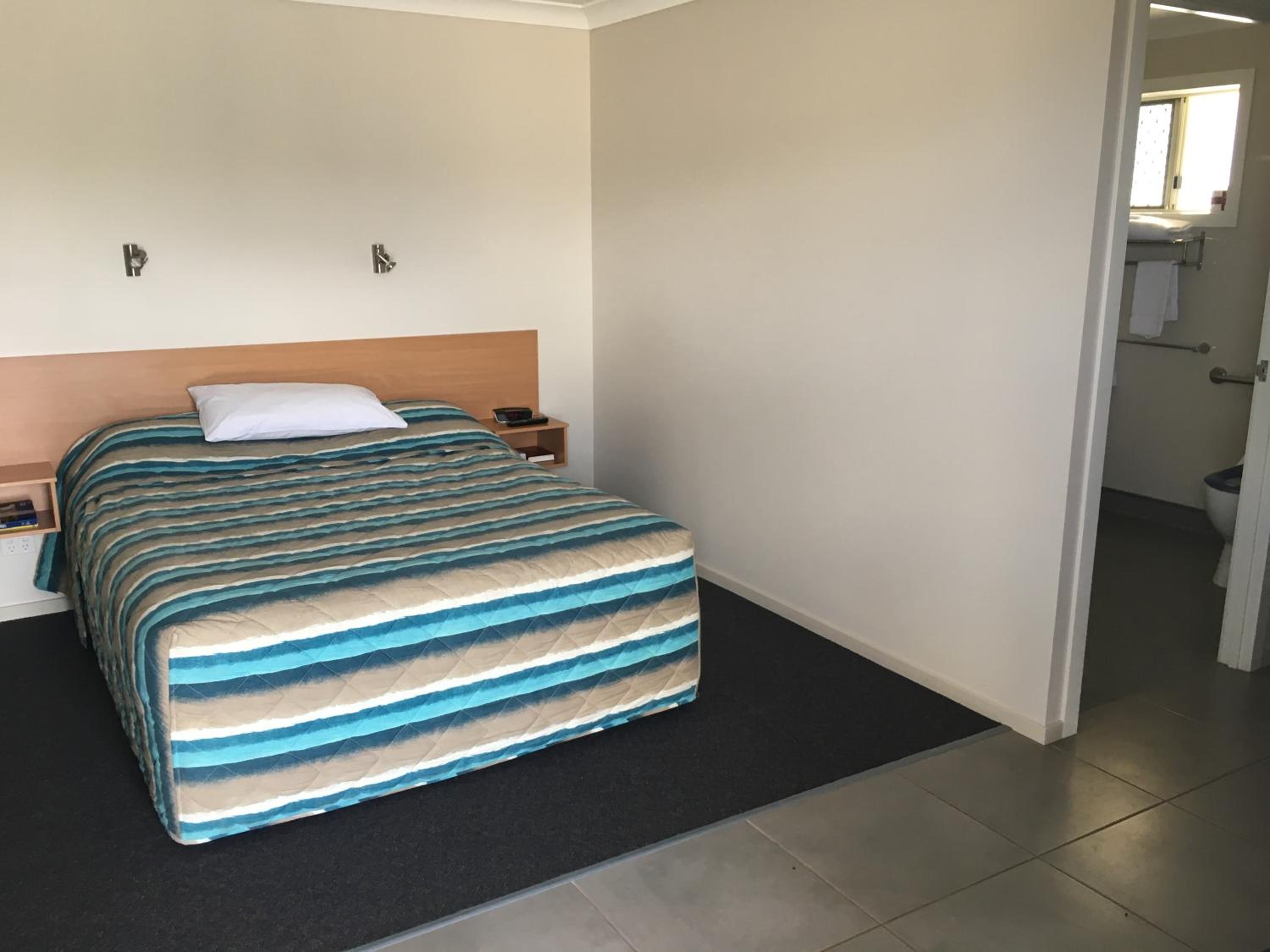 Queen Room - Disability Access photo 1