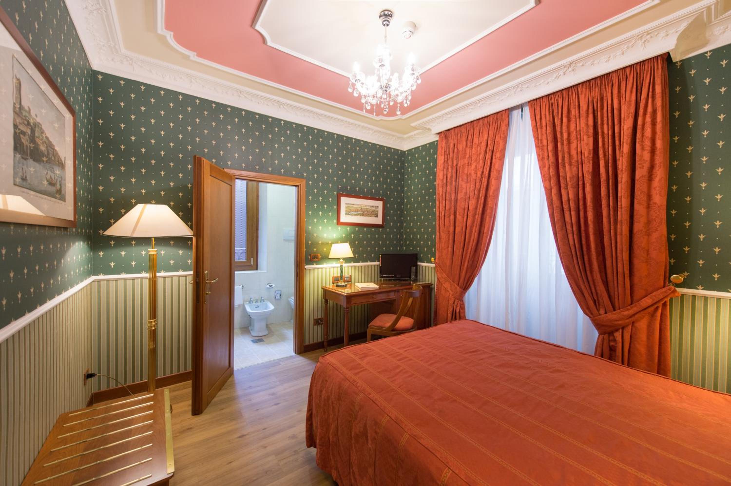 Standard Double Room thumbnail 6