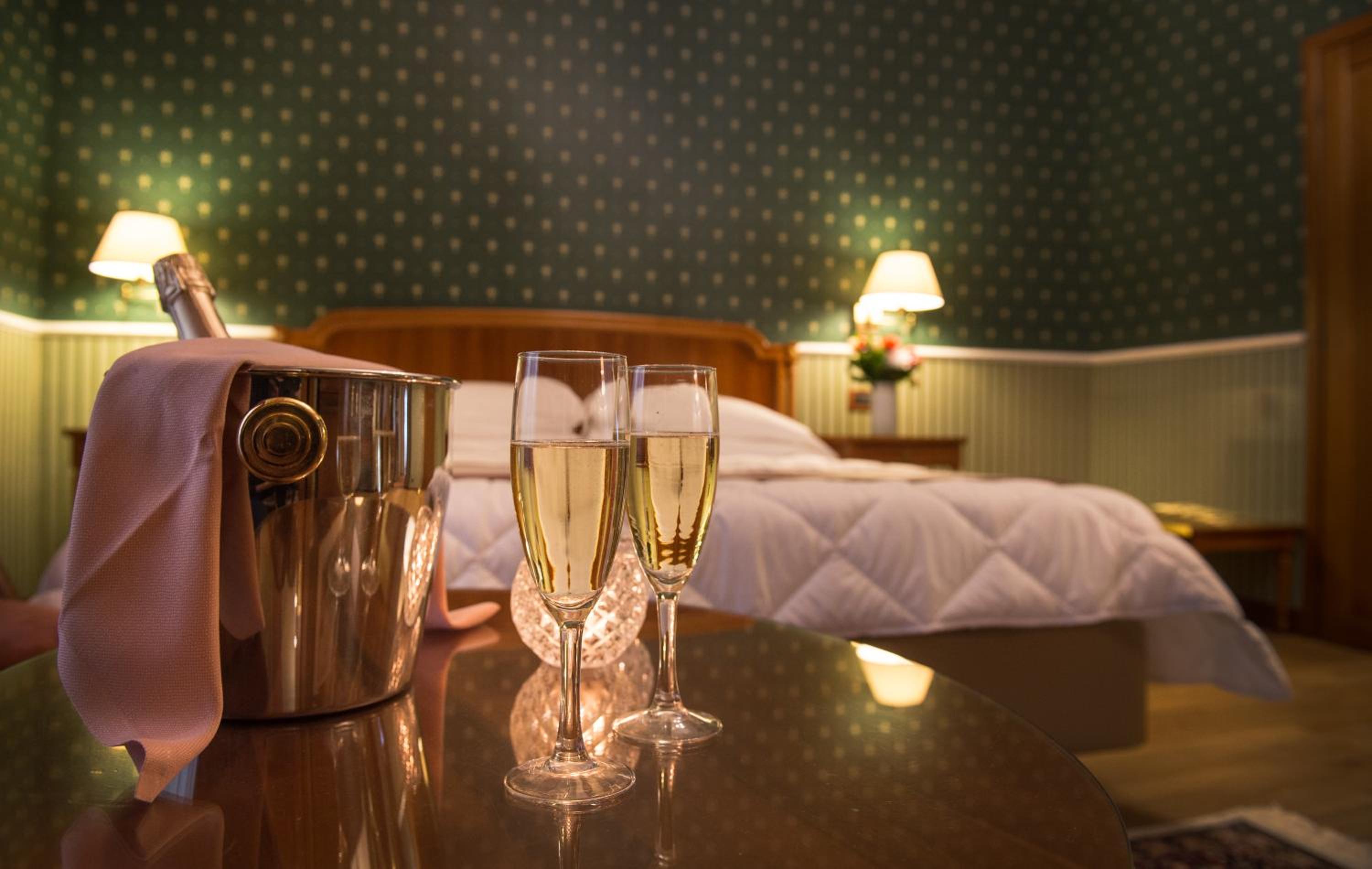 Double Room thumbnail 5