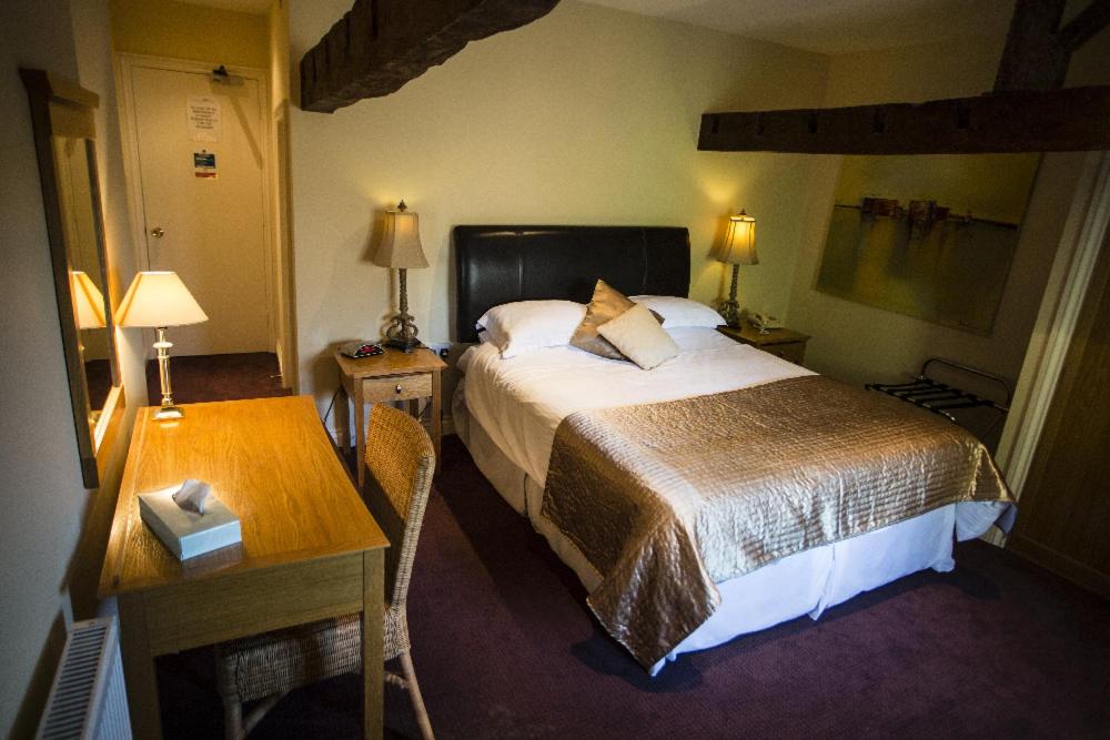Double Room - Non-Smoking  - Photo 5