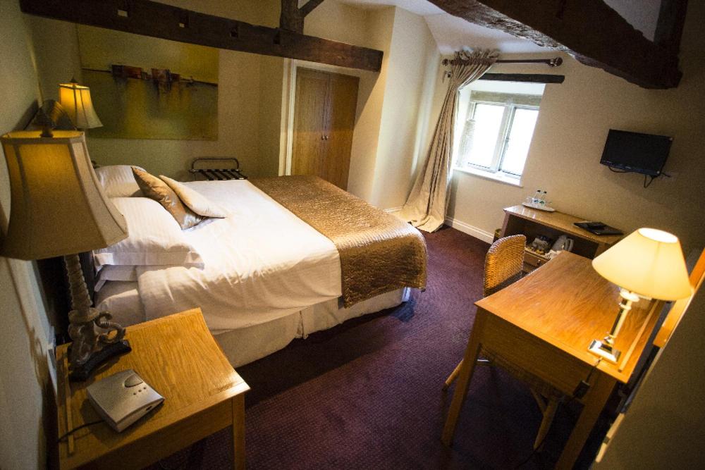 Double Room - Non-Smoking  - Photo 9