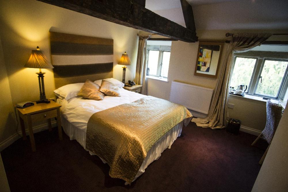 Double Room - Non-Smoking  - Photo 12