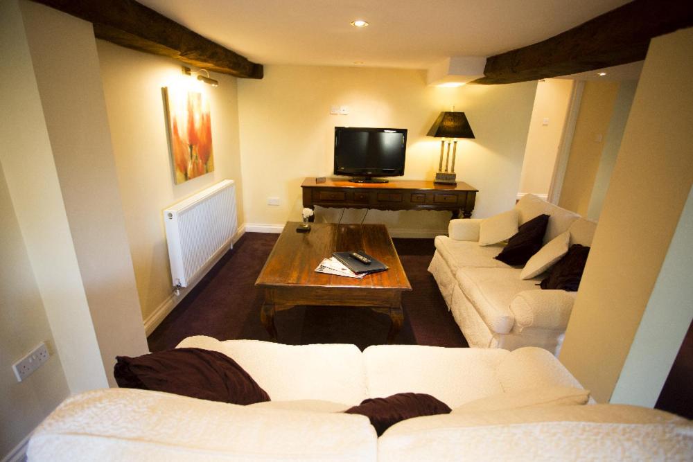 Double Room - Non-Smoking  - Photo 19