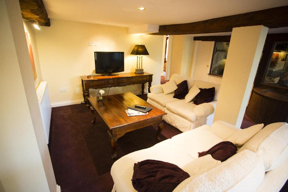 Double Room - Non-Smoking  - Photo 20