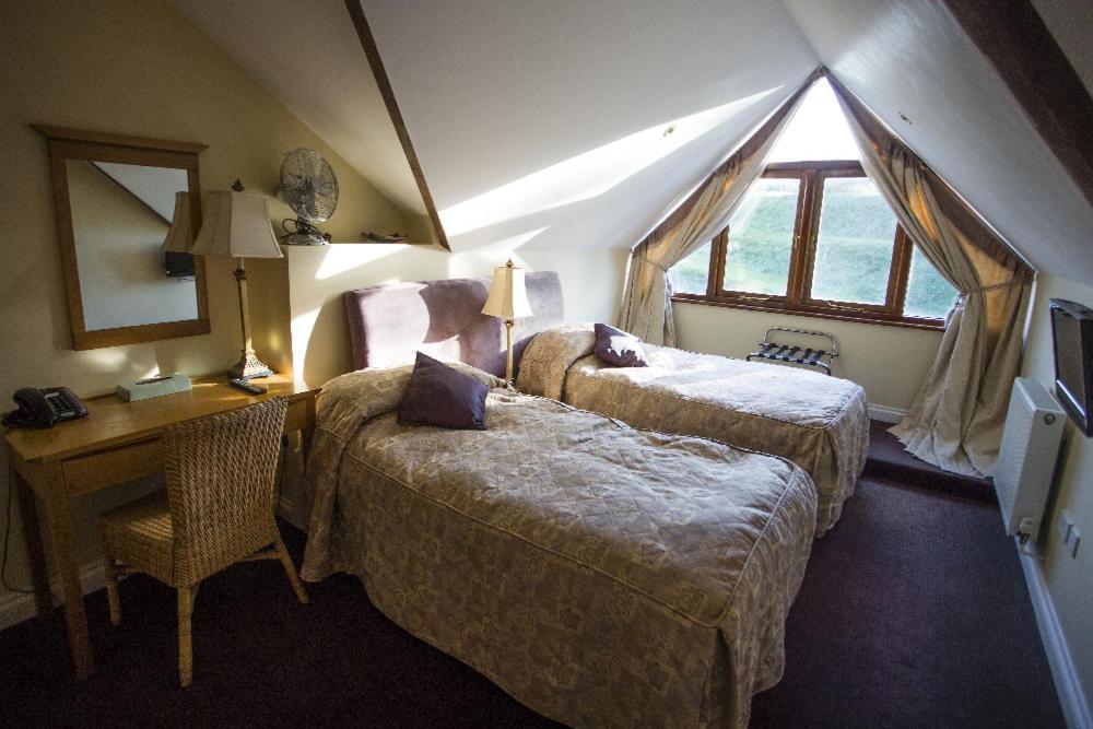 Double Room - Non-Smoking  - Photo 21