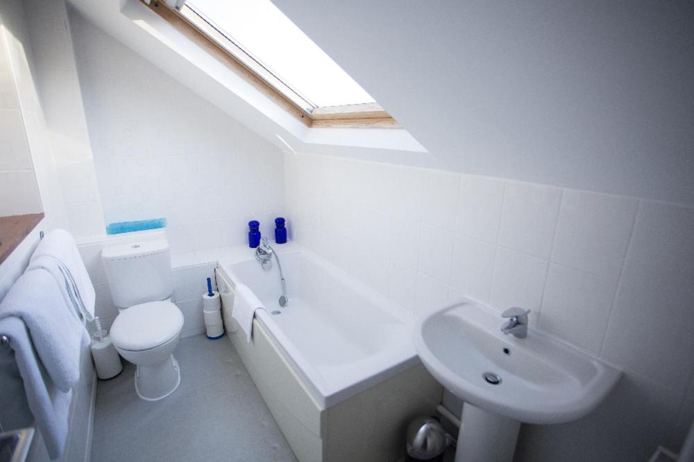 Double Room - Non-Smoking  - Photo 22