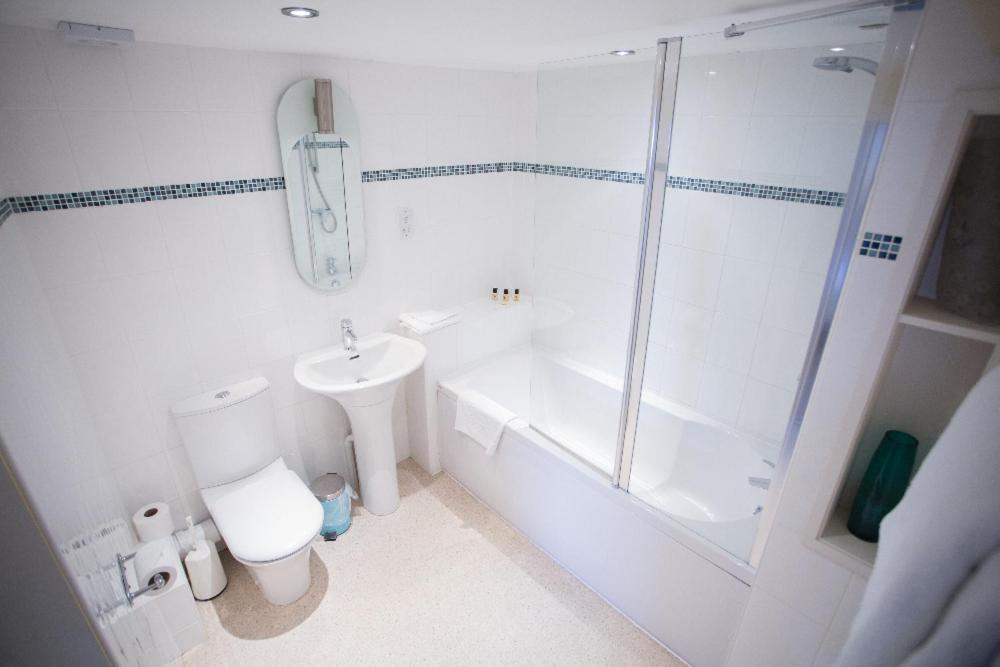 Double Room - Non-Smoking  - Photo 24