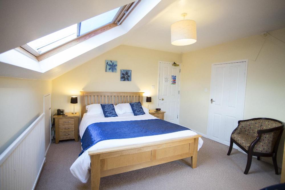 Double Room - Non-Smoking  - Photo 25