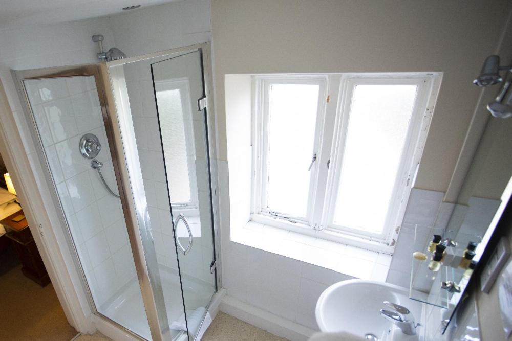 Double Room - Non-Smoking  - Photo 26