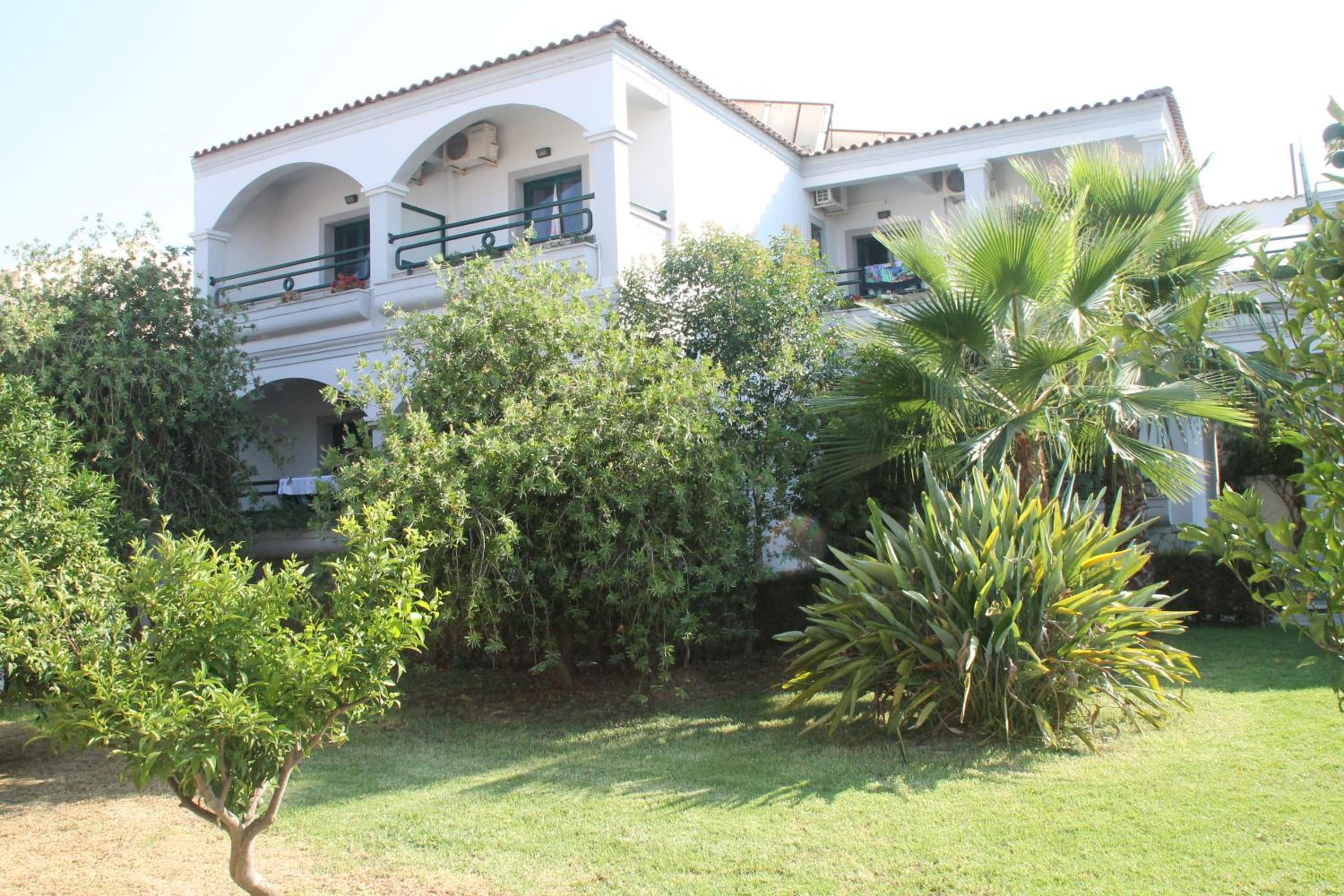 Standard Twin Room with Garden View photo 3
