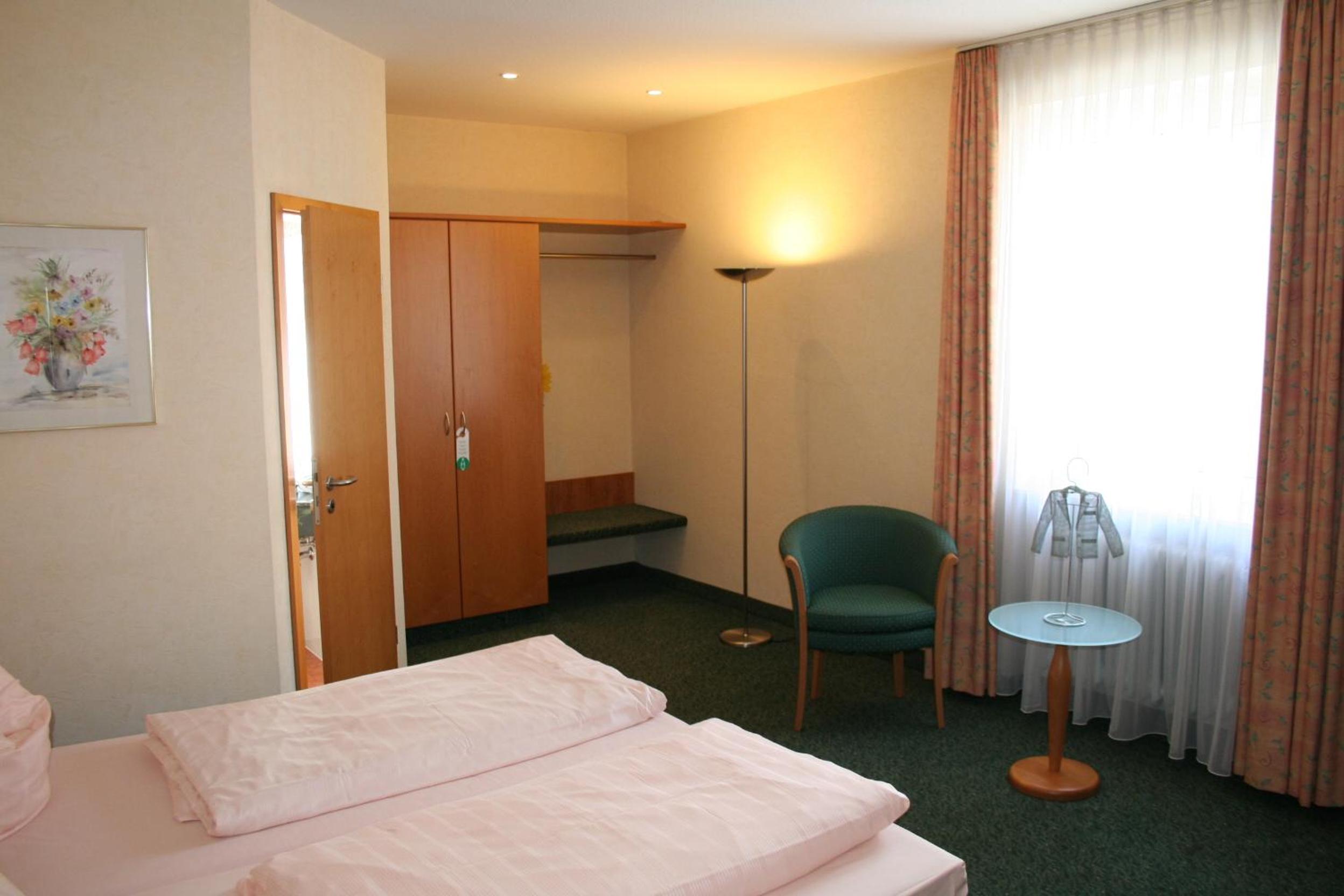 Double or Twin Room - Photo 8