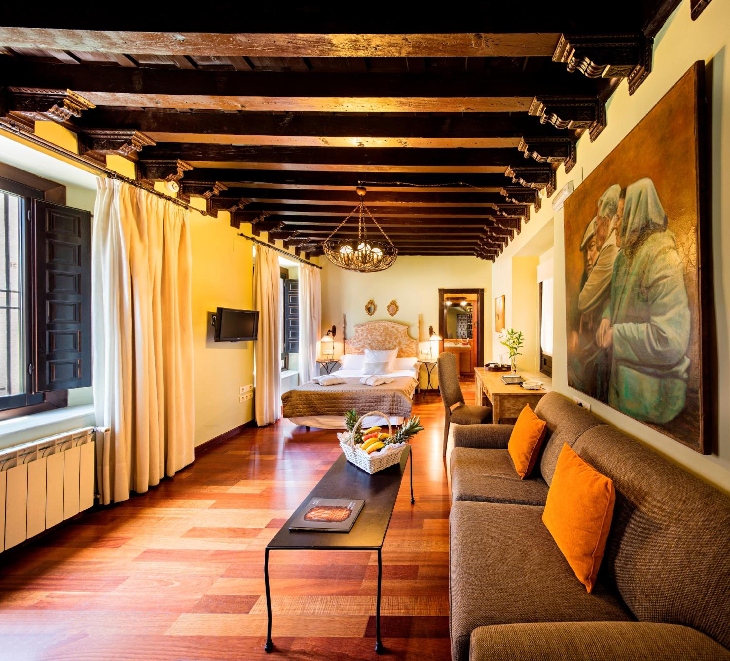 Deluxe Family Room - Photo 1
