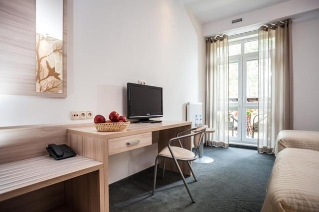 Double or Twin Room - Photo 7