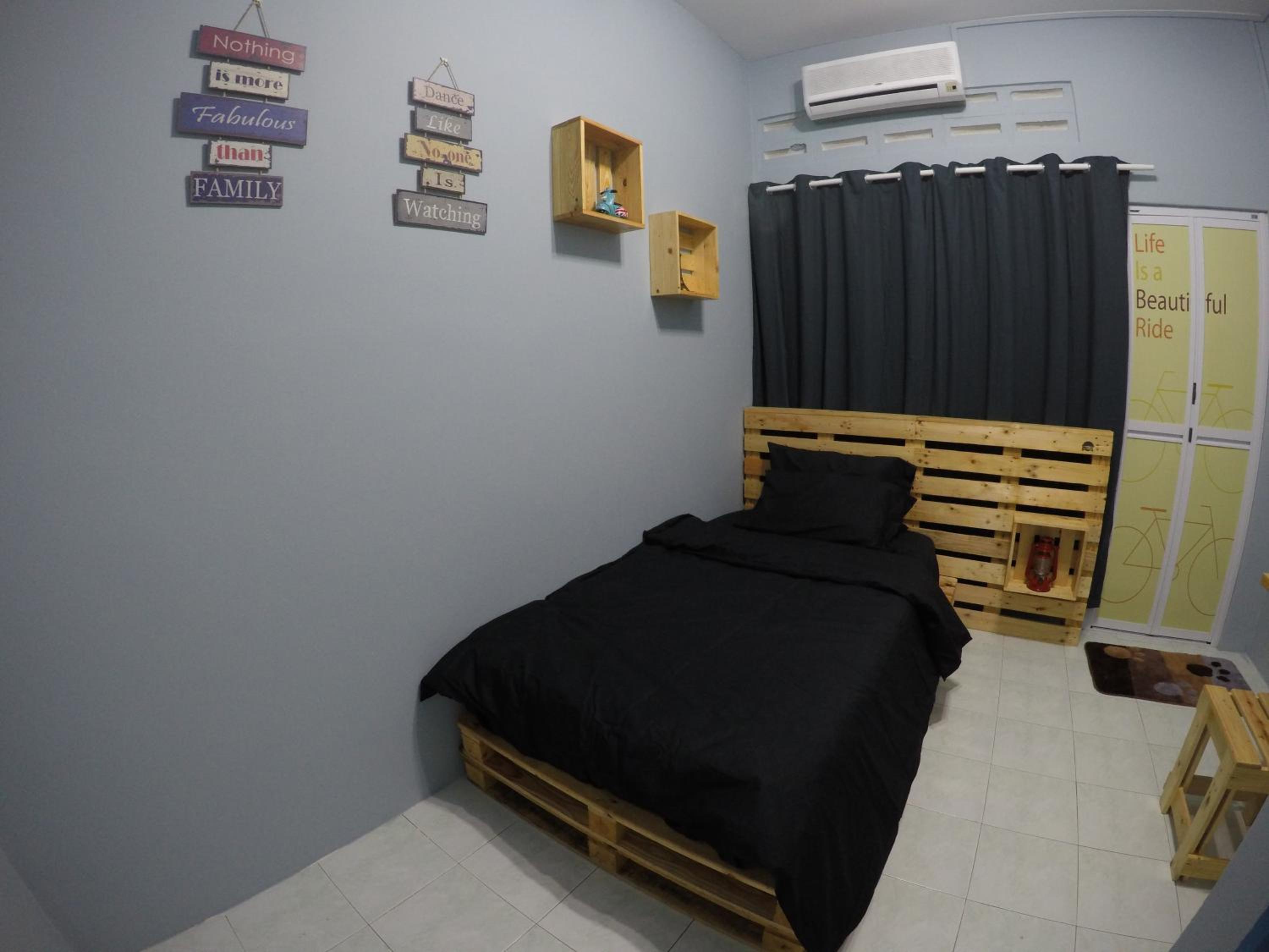 Four-Bedroom House photo 3