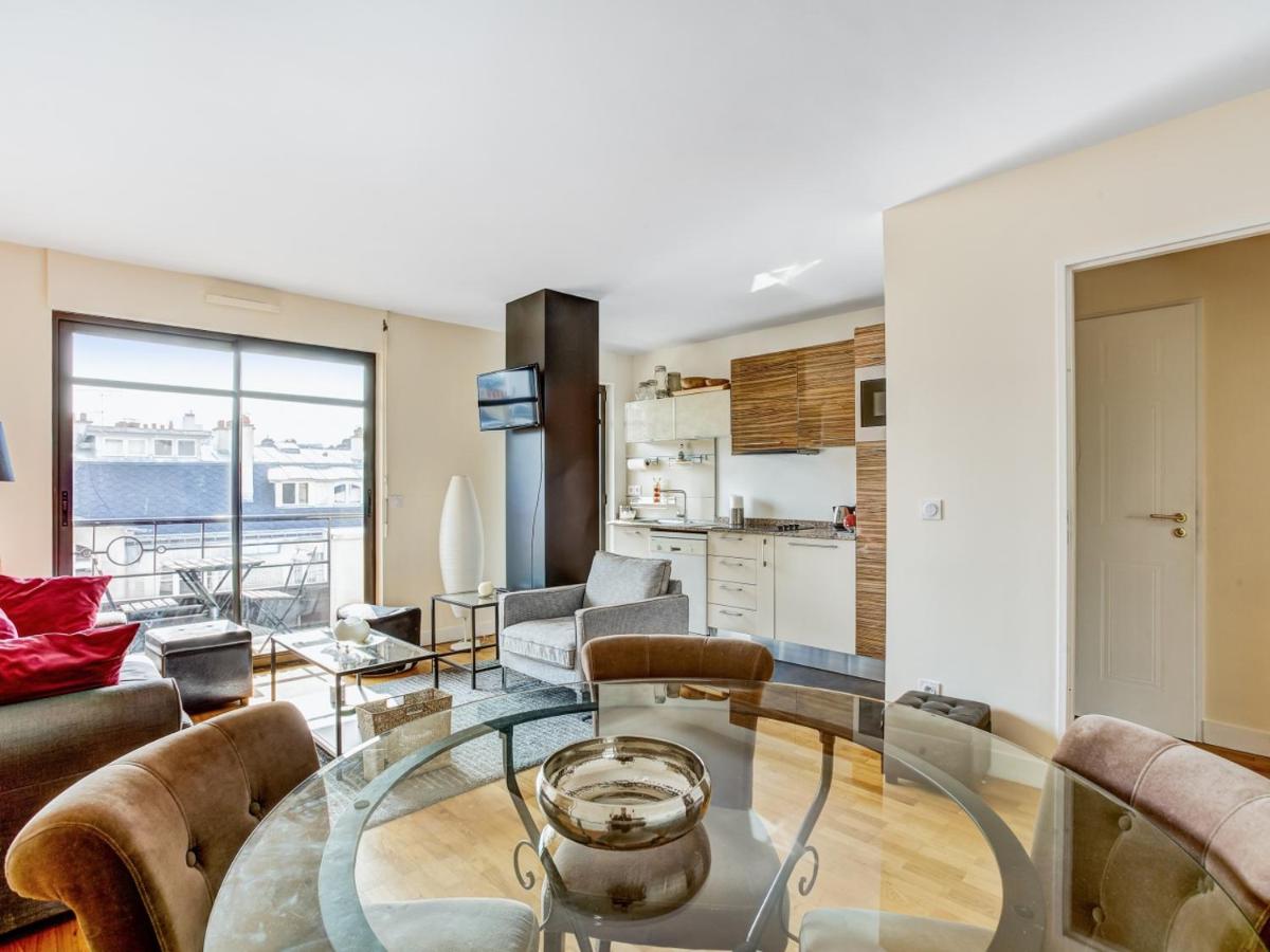 Apartment with Balcony photo 1