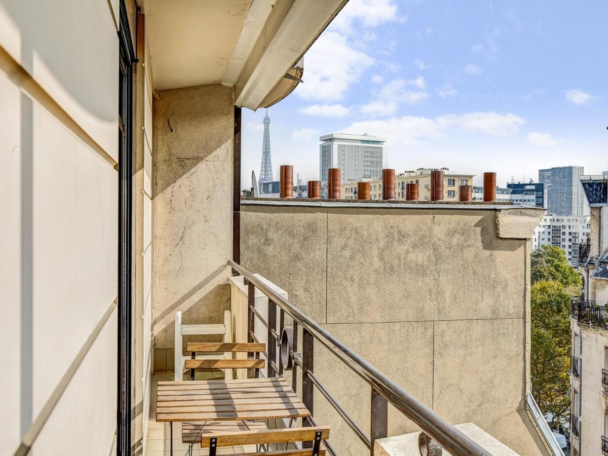 Apartment with Balcony photo 3