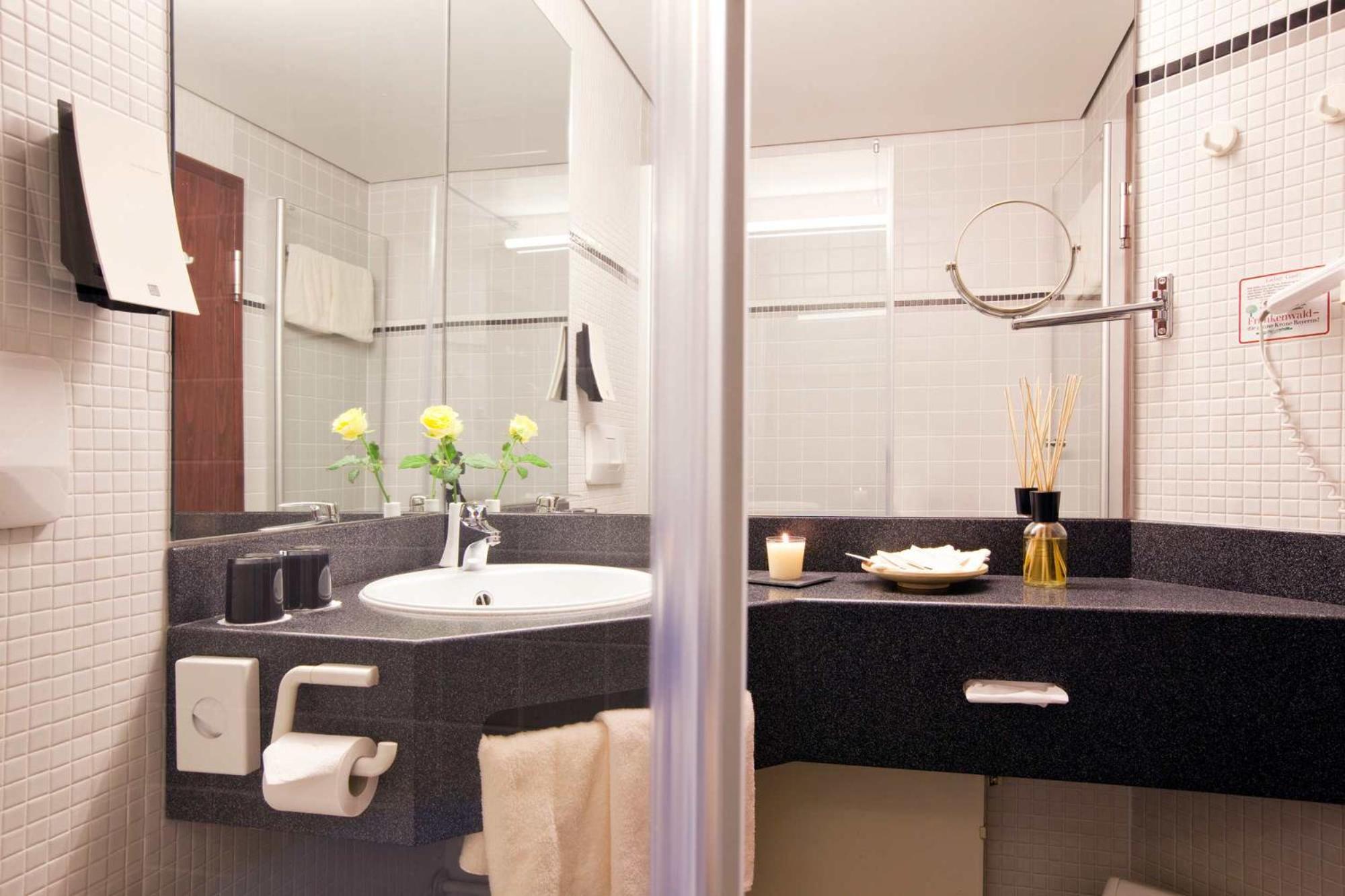 One-Bedroom Suite - Photo 3