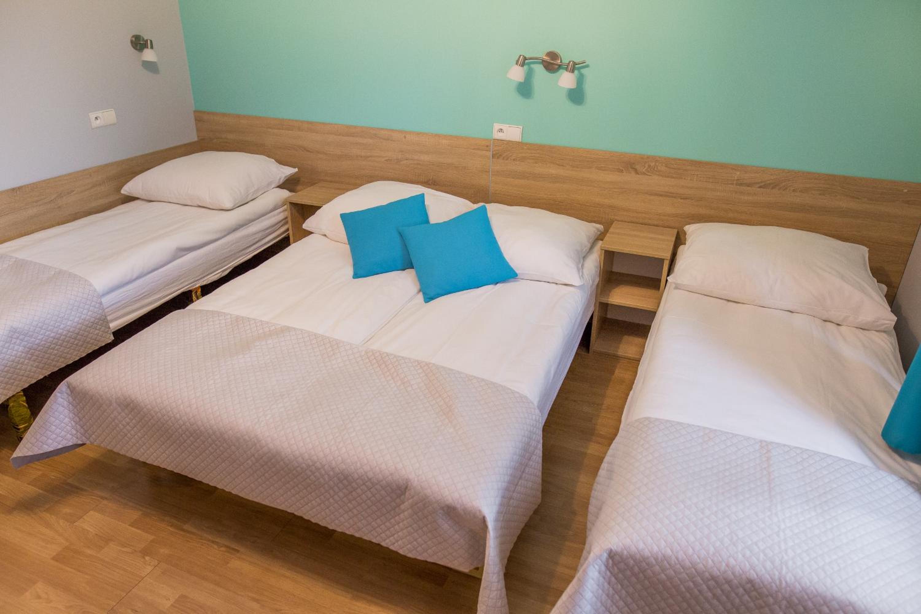 Quadruple Room - Photo 8