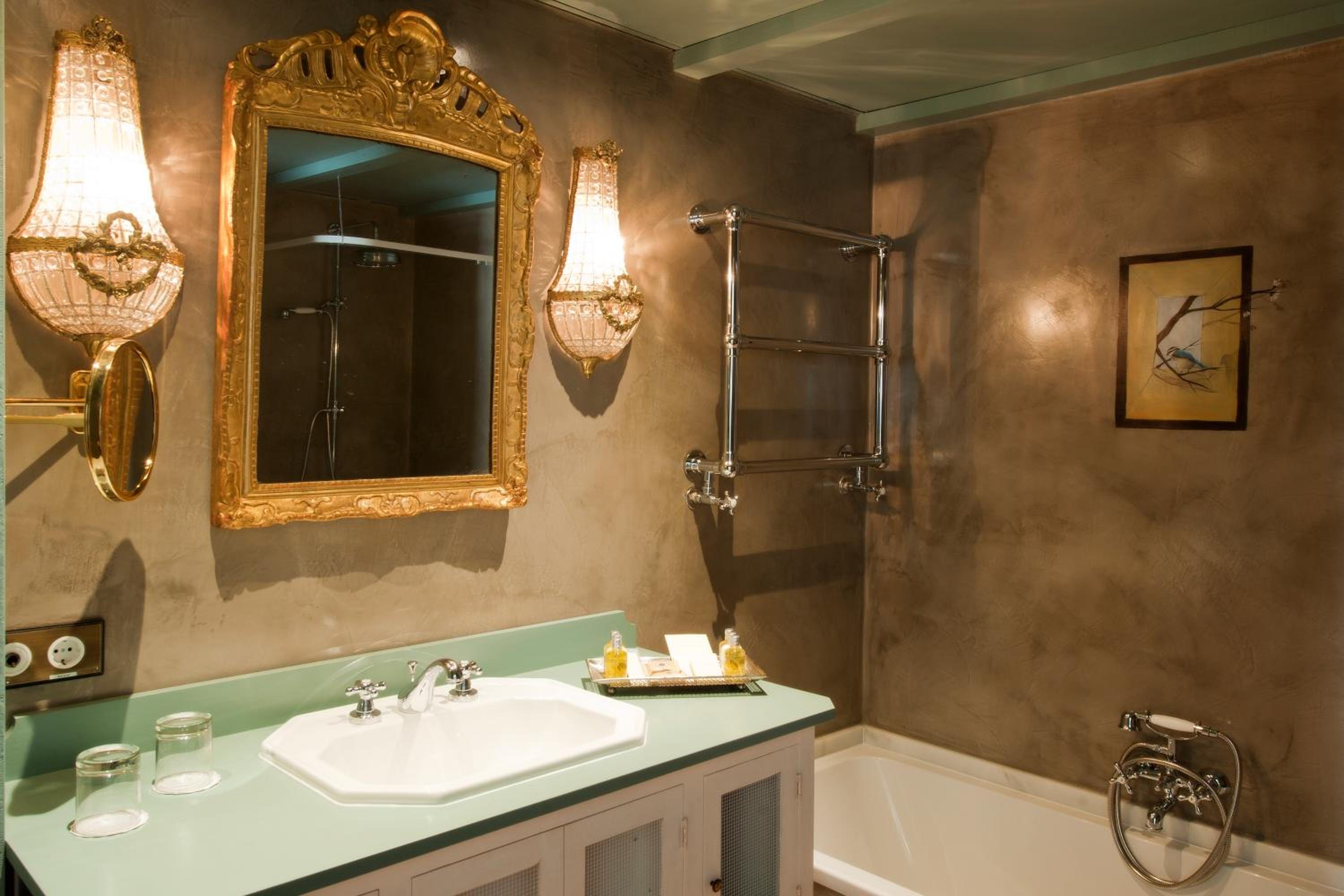 Superior Double or Twin Room thumbnail 5