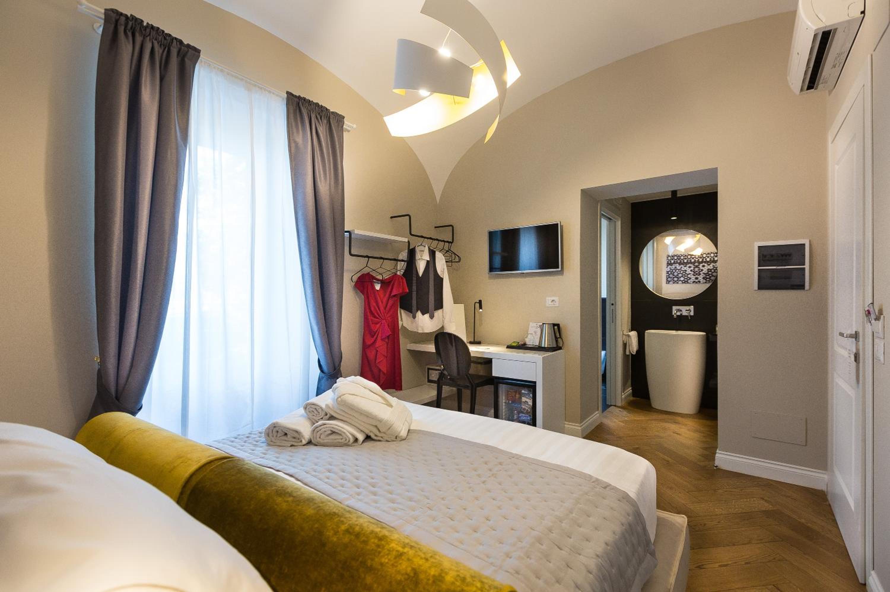 Suite with City View photo 2