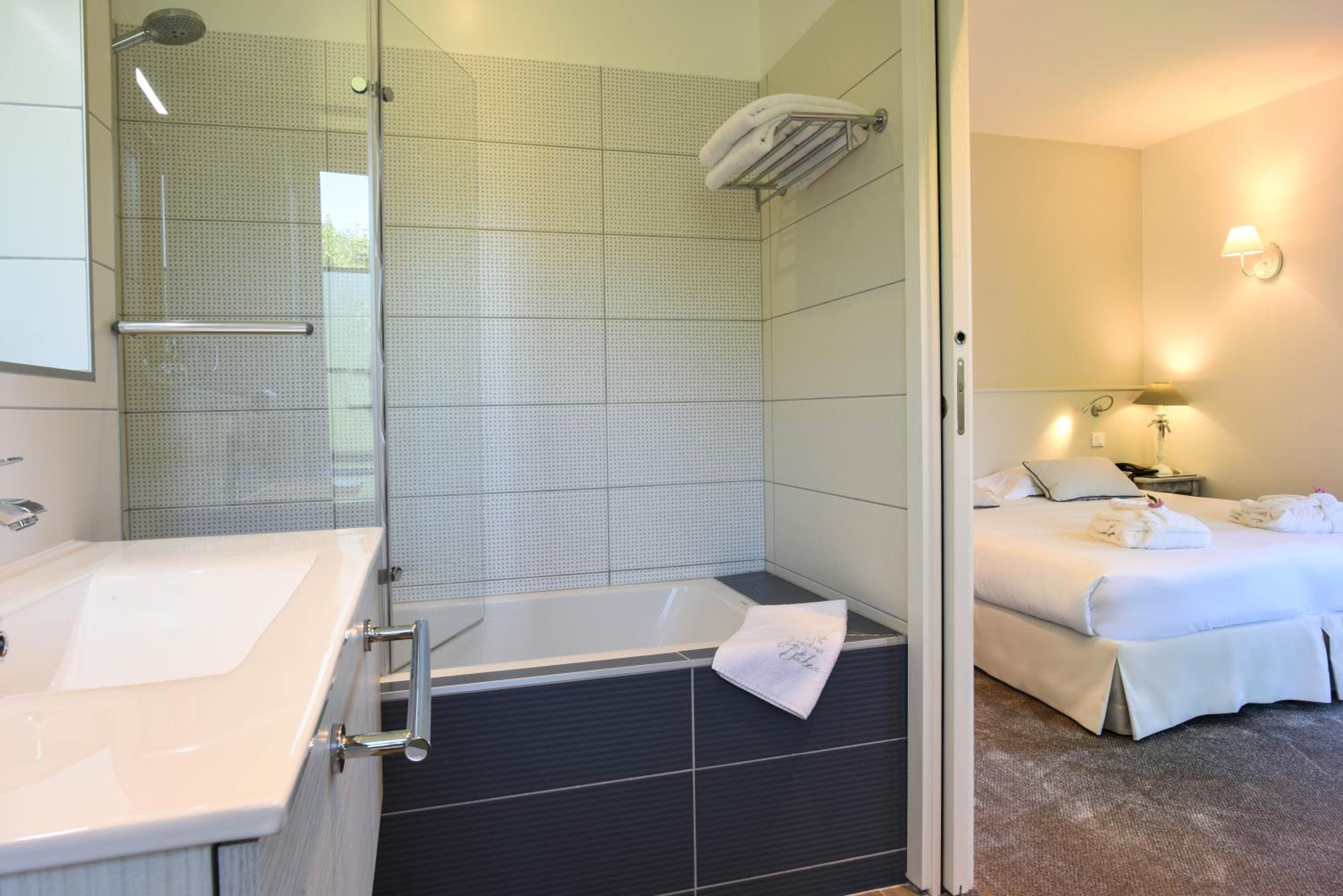 Superior Double or Twin Room with Garden View - Photo 6