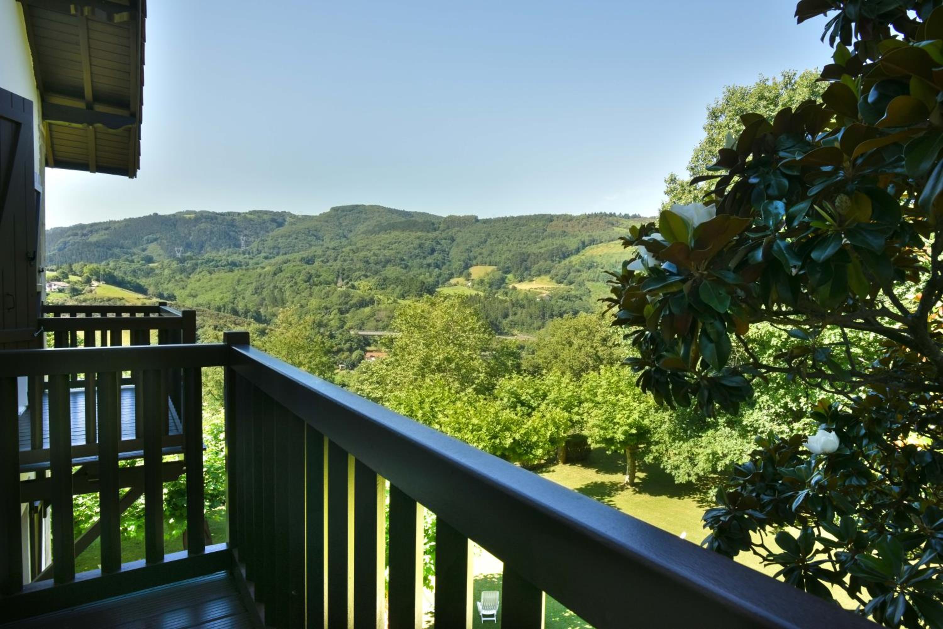 Superior Double or Twin Room with Garden View - Photo 3