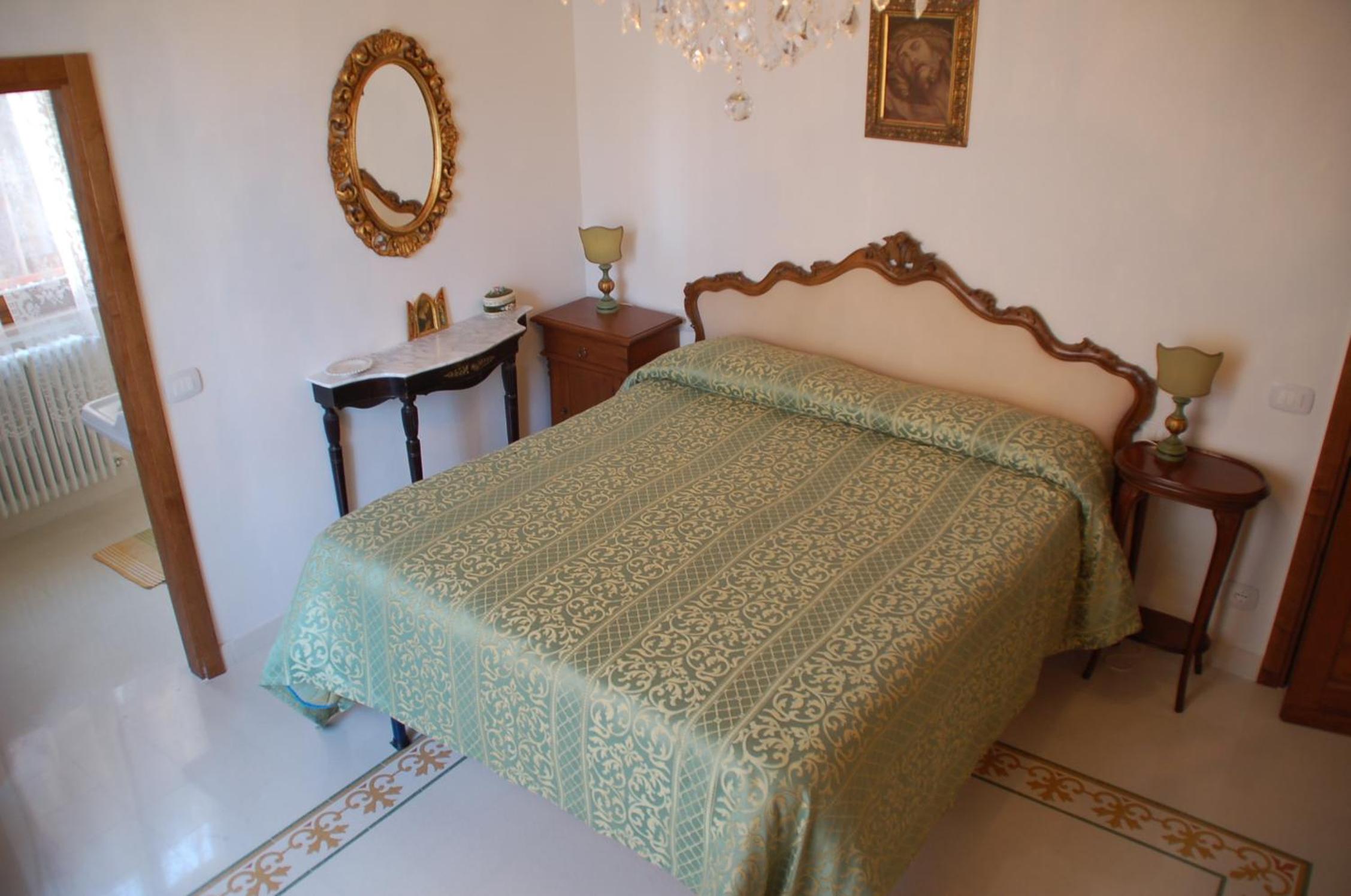 Double Room - Photo 2