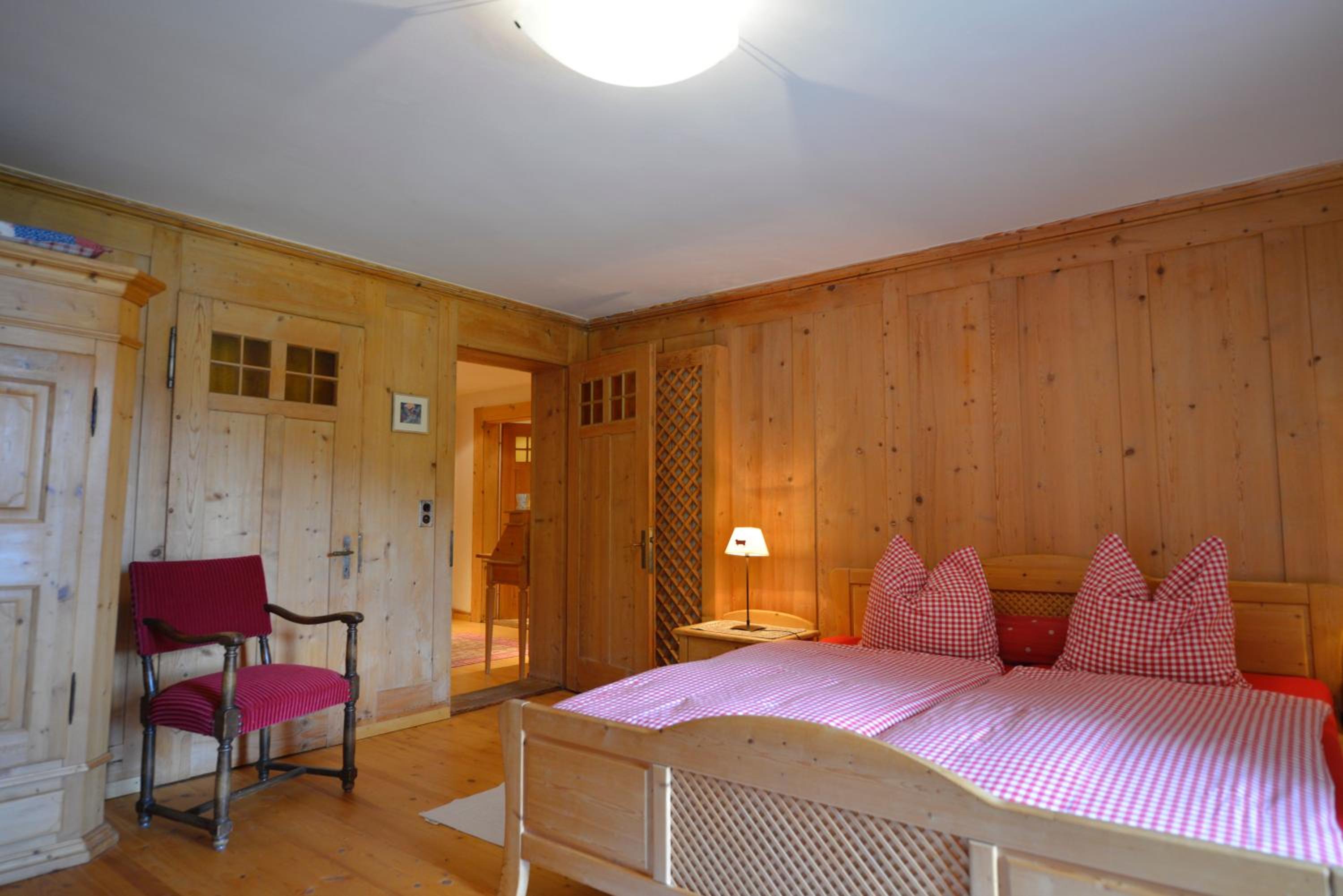 Two-Bedroom Apartment with Lake View photo 3