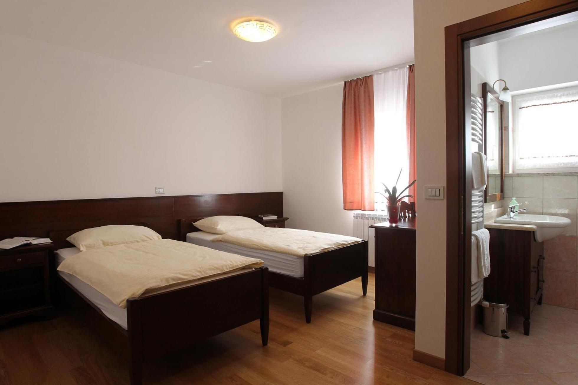 Double or Twin Room photo 1