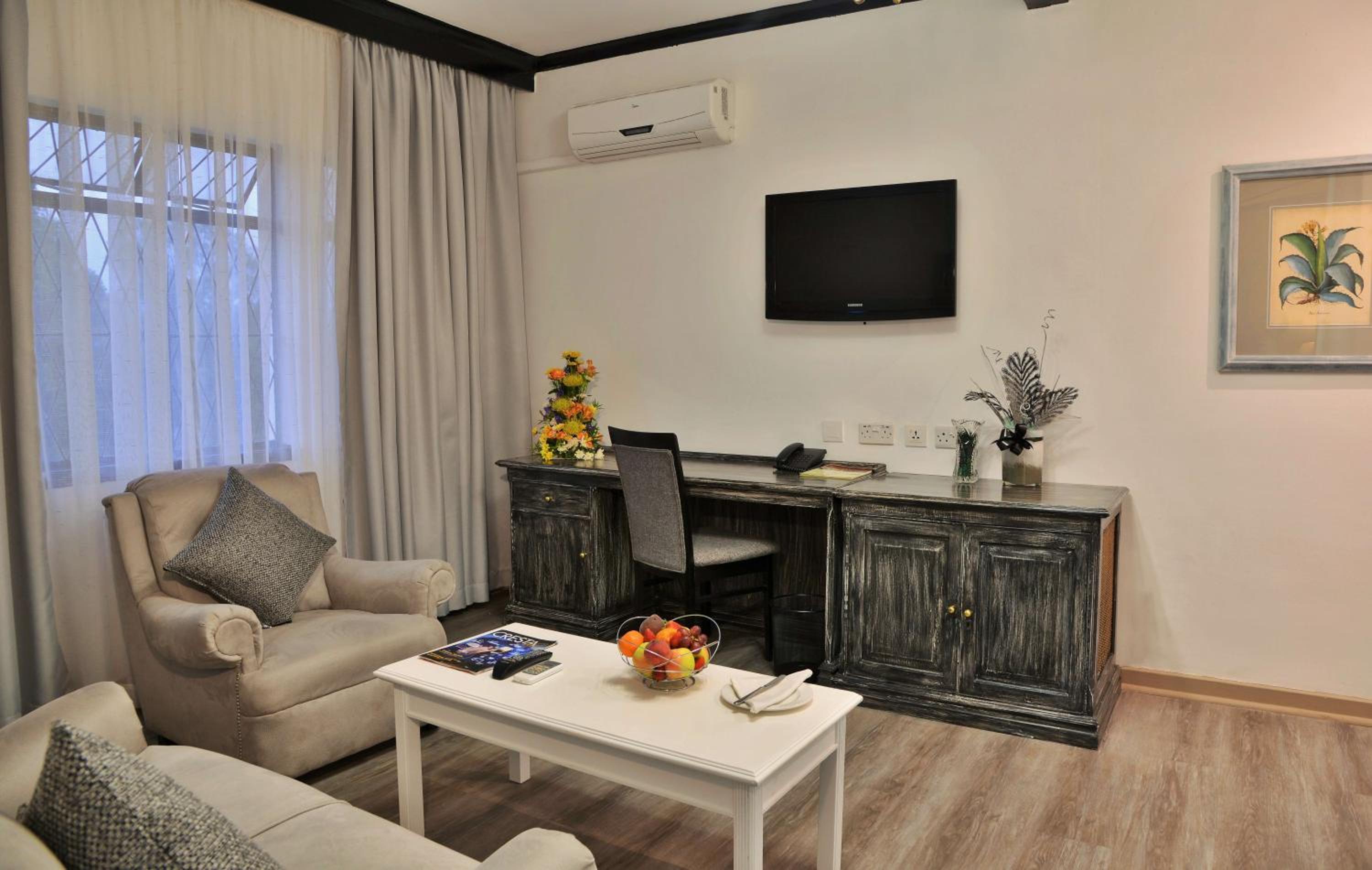 Suite - Photo 4