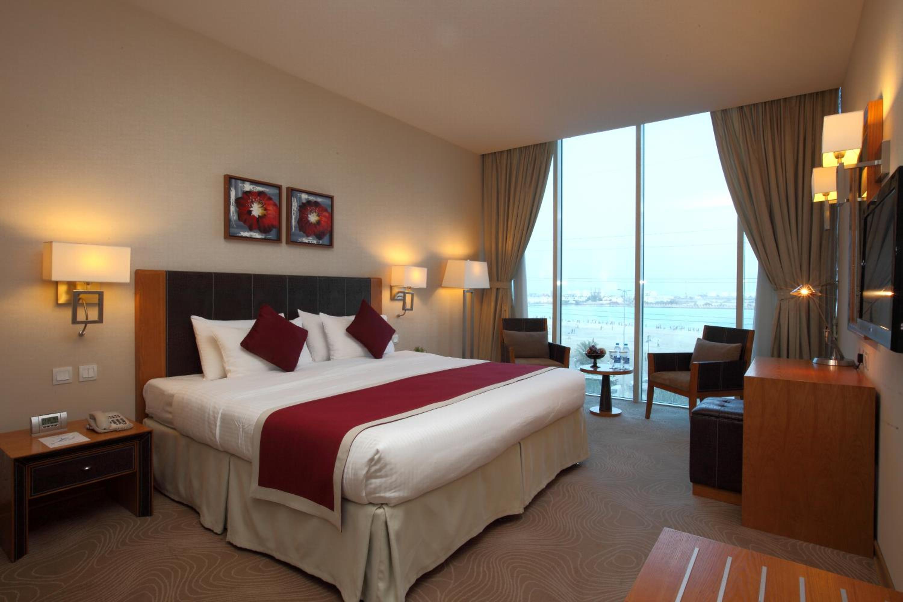 Panoramic King Suite With Gulf View photo 2