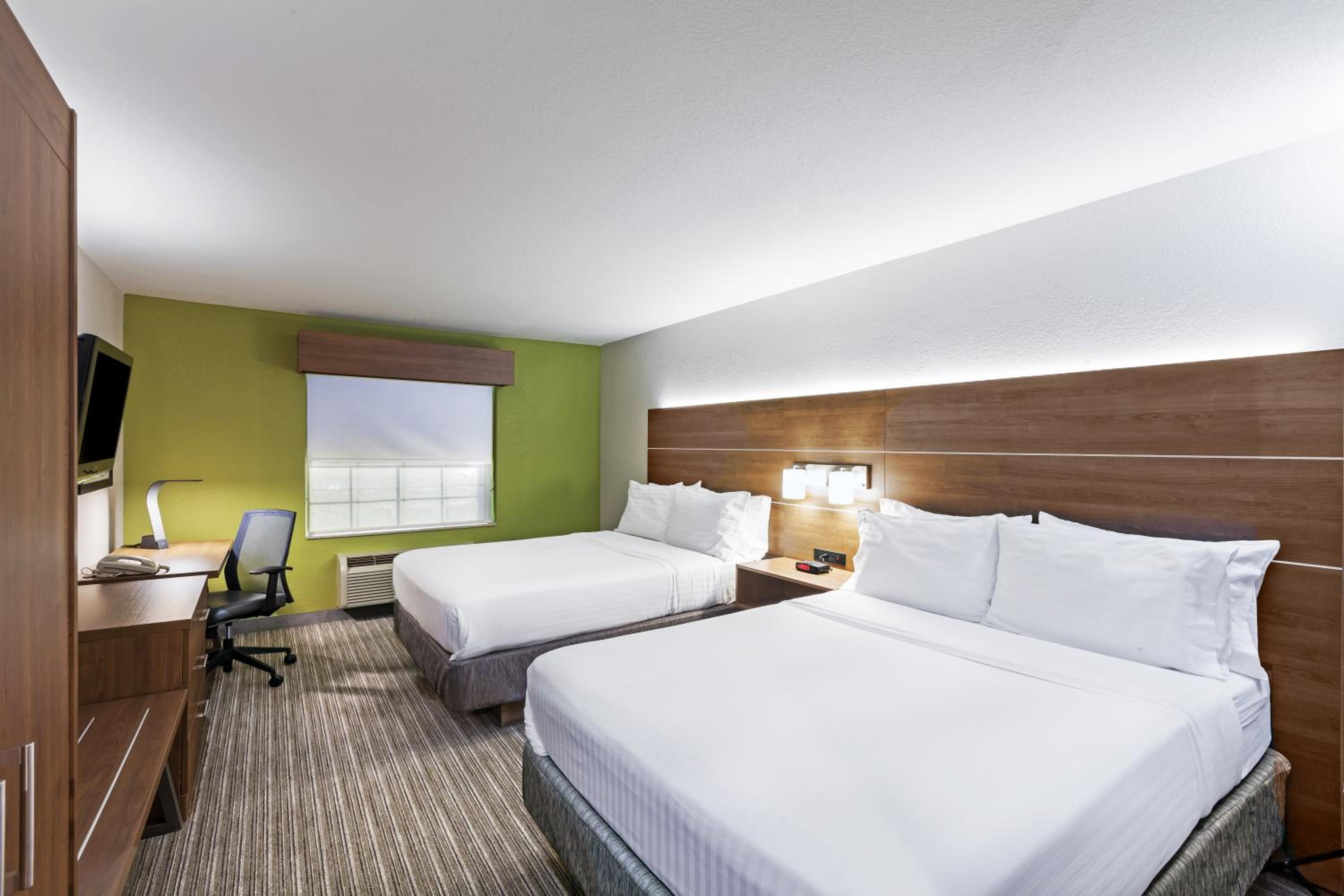 Standard Room with Two Queen Beds - Photo 1