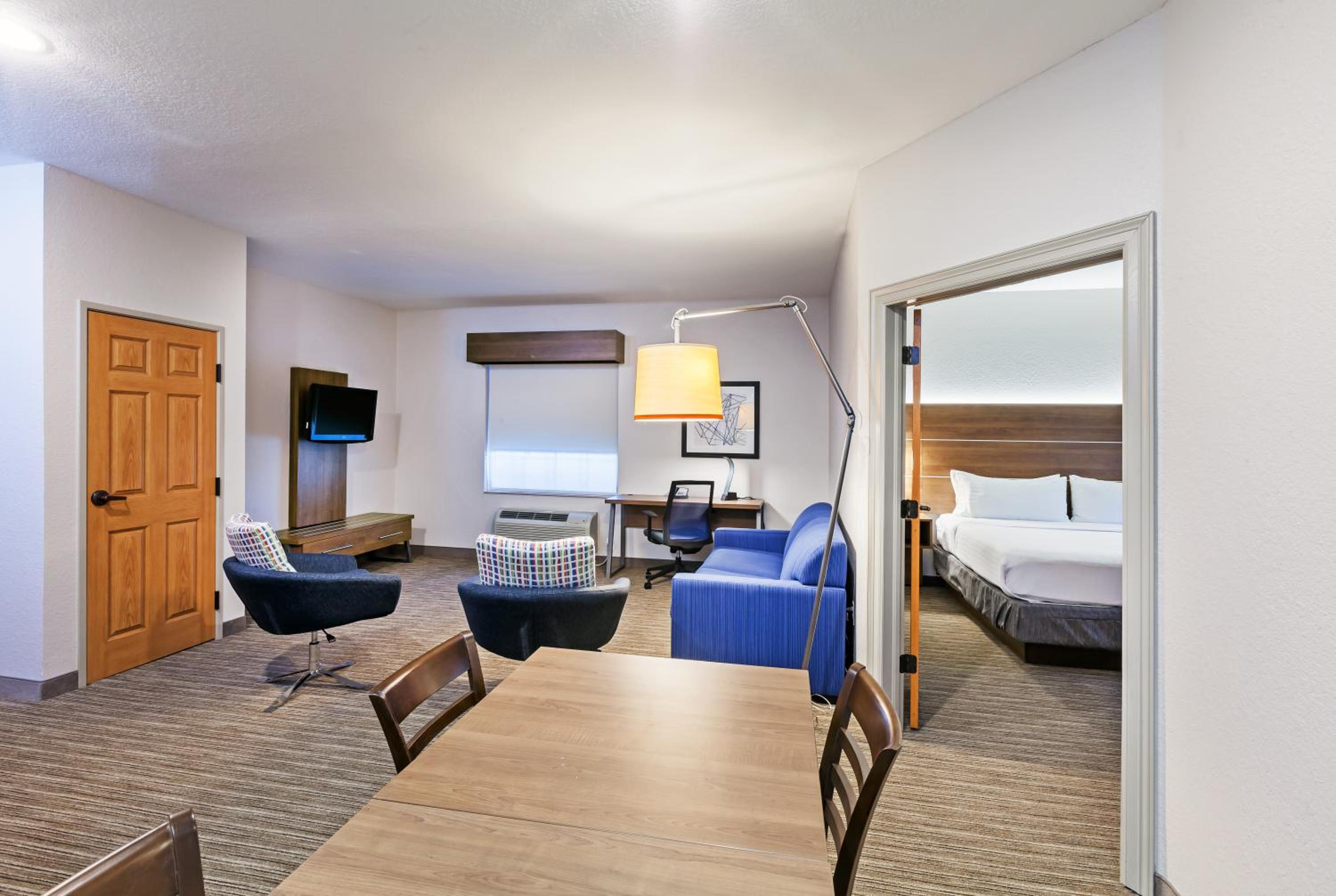 One-Bedroom Suite - Photo 1