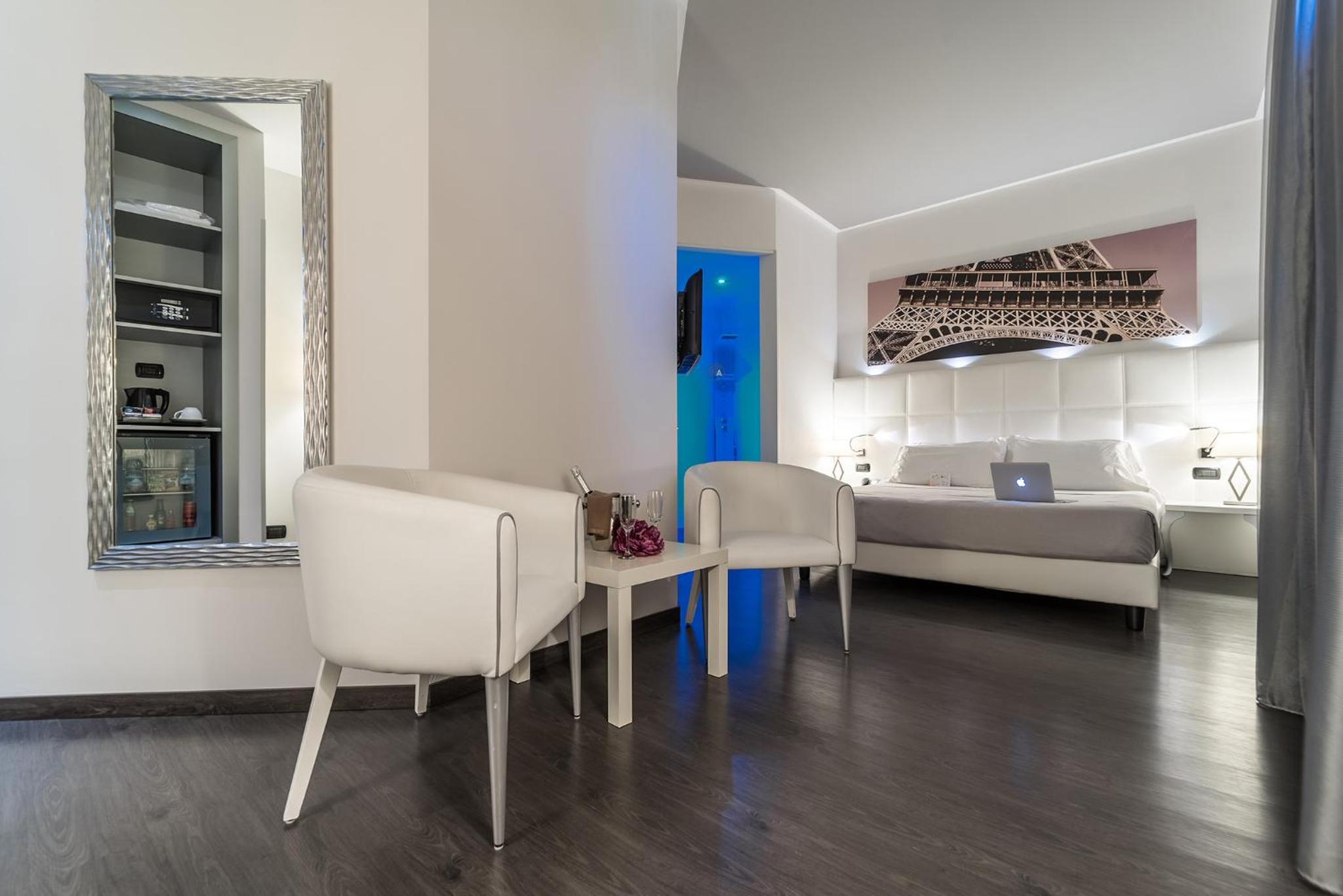 Junior Suite with Shower - Photo 1