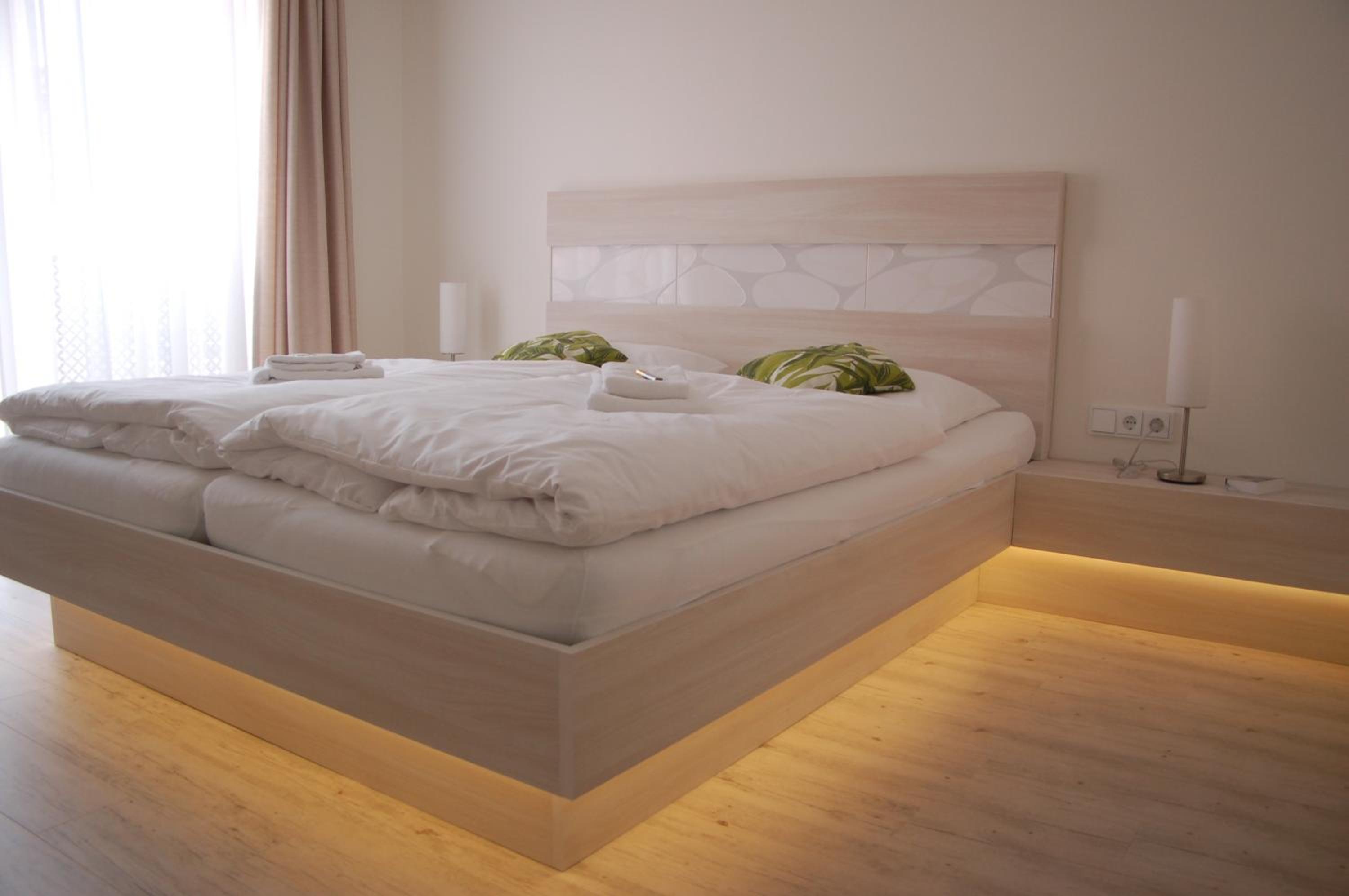 Double Room + - Photo 8
