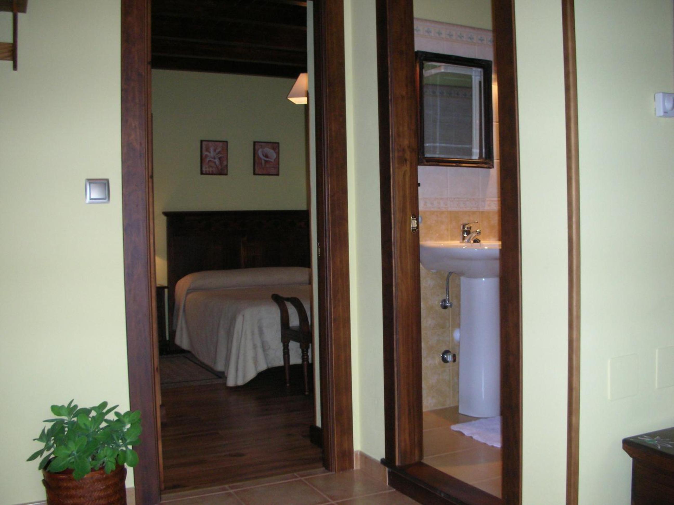 One-Bedroom Apartment with Terrace photo 2
