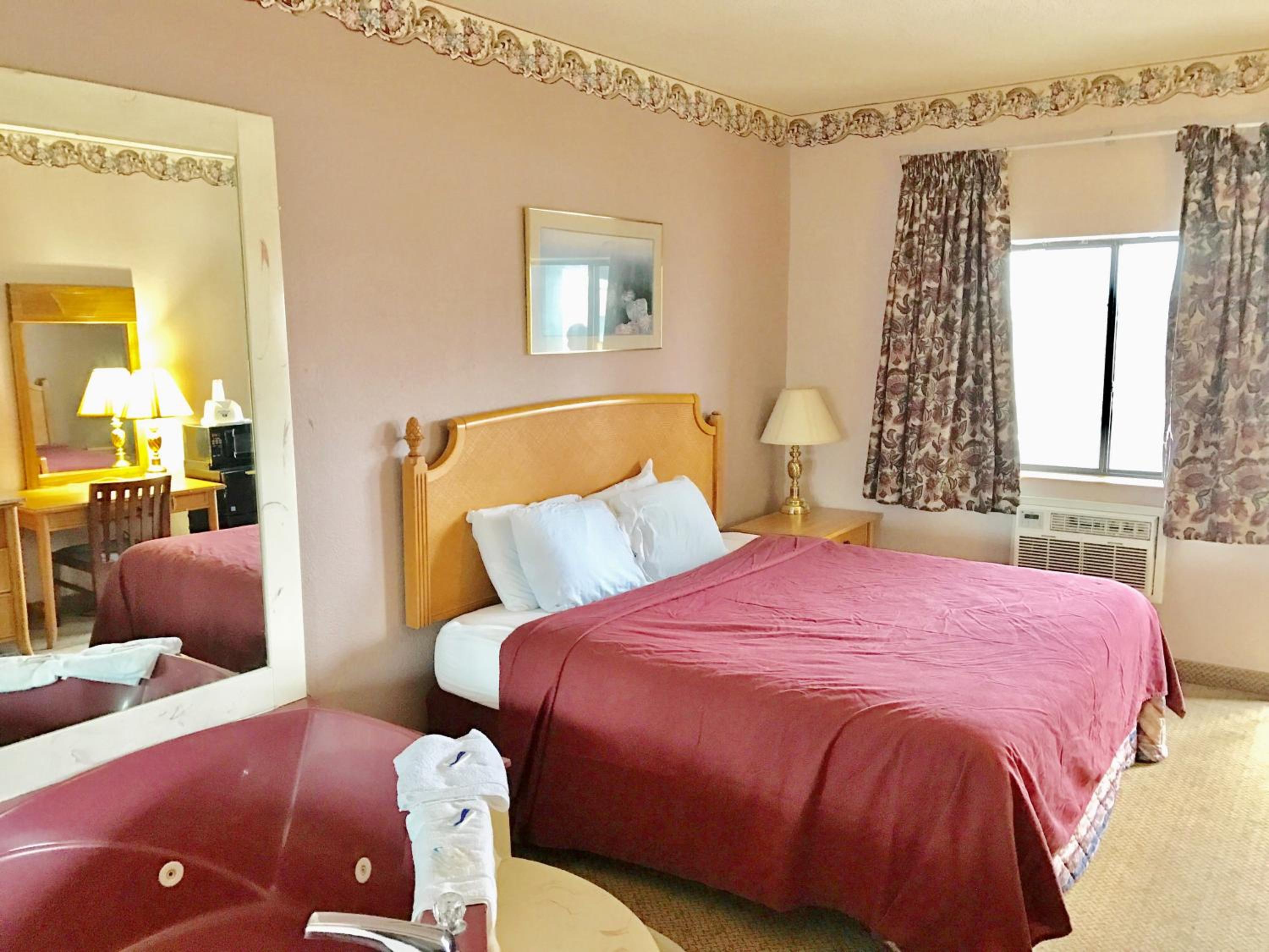 King Room with Whirlpool - Photo 1